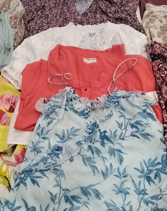 FREE PEOPLE & MORE | Women's Assorted Apparel | $75+ MSRP | BRANDED BOX | Shelf-Pulls/Returns | 25 Pieces | Small Box #F-70