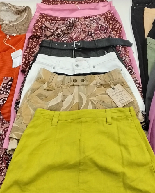 FREE PEOPLE & MORE | Women's Assorted Apparel | $75+ MSRP | BRANDED BOX | Shelf-Pulls/Returns | 25 Pieces | Small Box #F-71