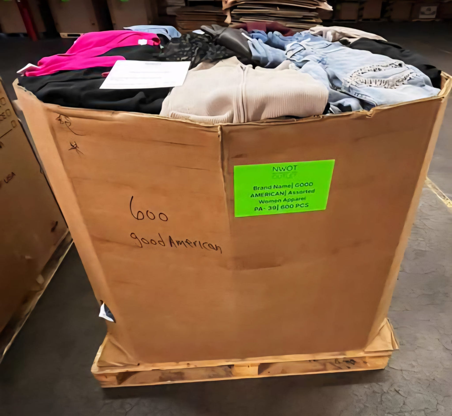 Brand Names | Good American | Assorted Women's Apparel | ~600 Pieces | Raw Pallets