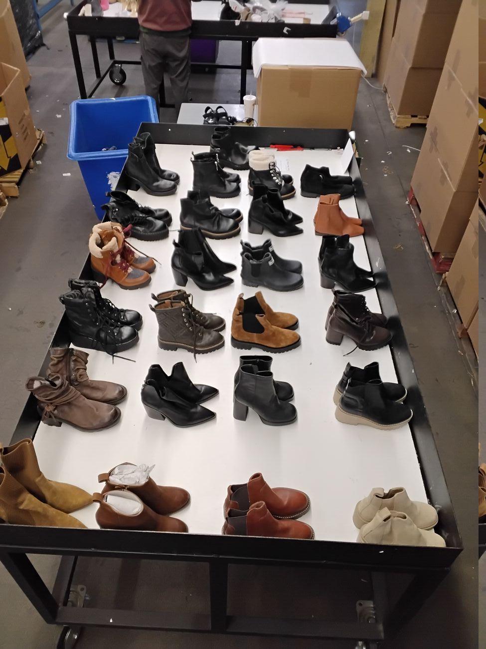 Luxury Fashion Retailer | Premium Boots | Shelf Pulls & Returns | 25 Pieces | Small Box #F-3