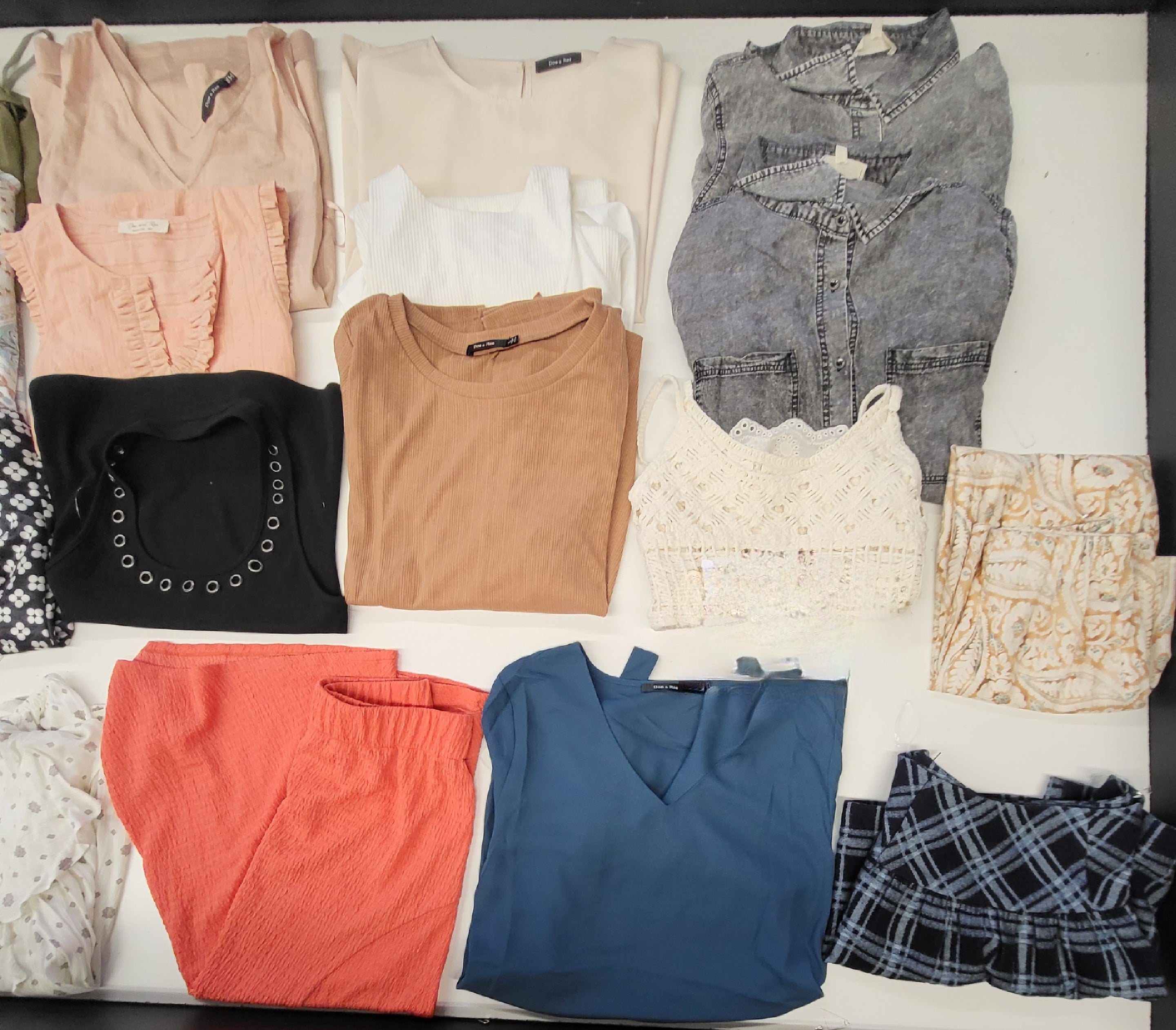 Doe & Rae Women's Contemporary | Assorted Women's Apparel | NWT | 25 Pieces | Small Box #Sma-541
