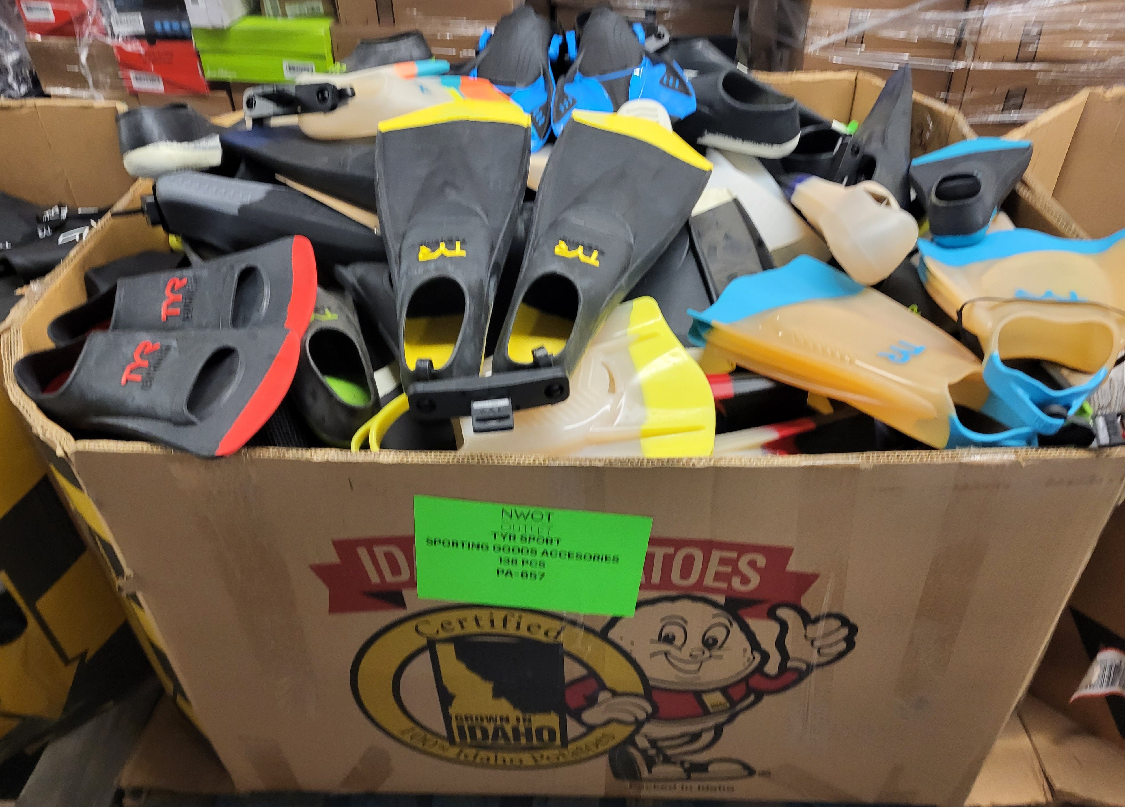 TYR SPORT SPORTING GOODS ACCESORIES | Assorted Men's, Women's Accessories | NWT | 138 Pieces | Pallet #PA-657