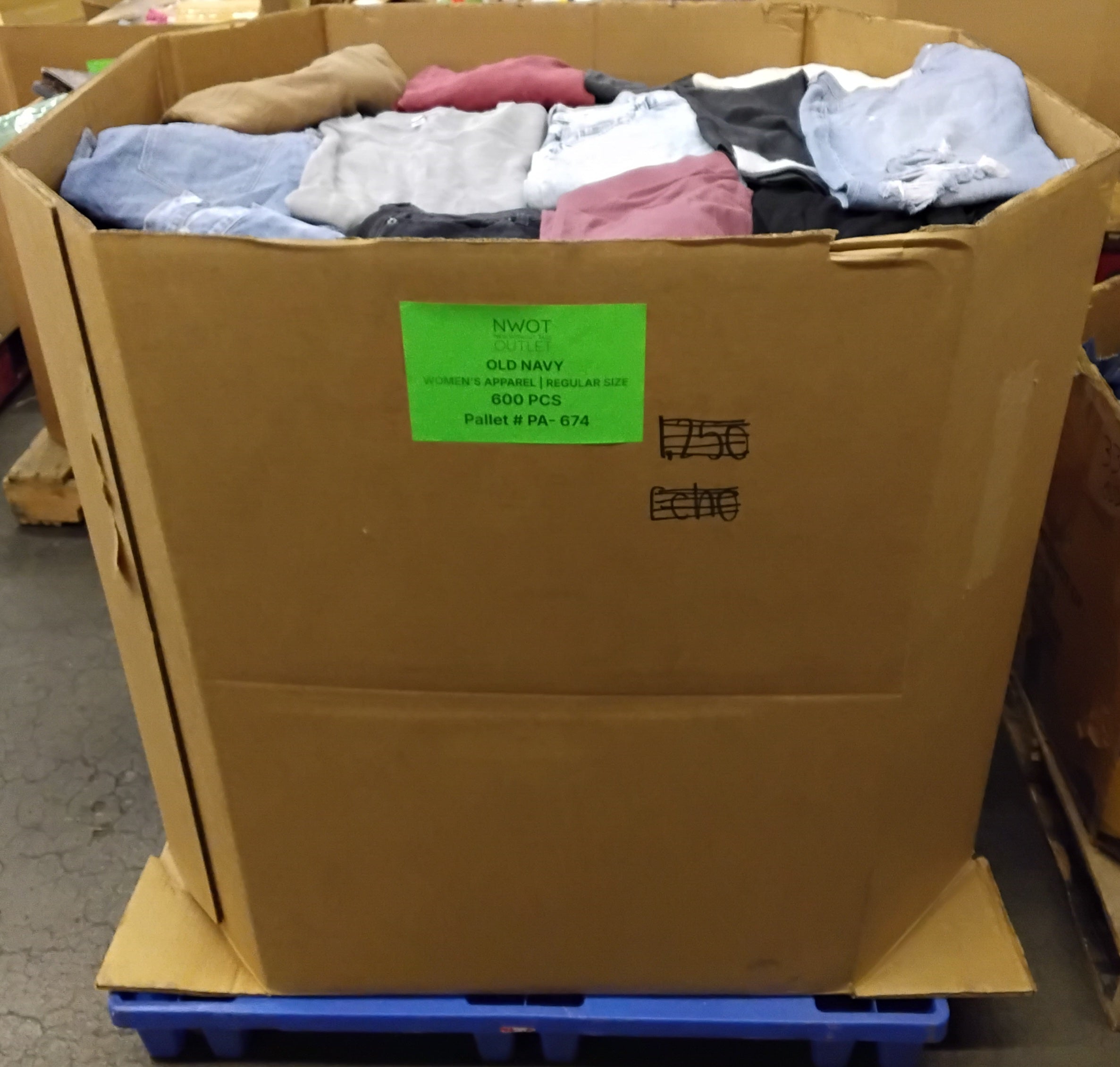 OLD NAVY | Assorted Women's Apparel | NWOT | 674 Pieces | Pallet #PA-674