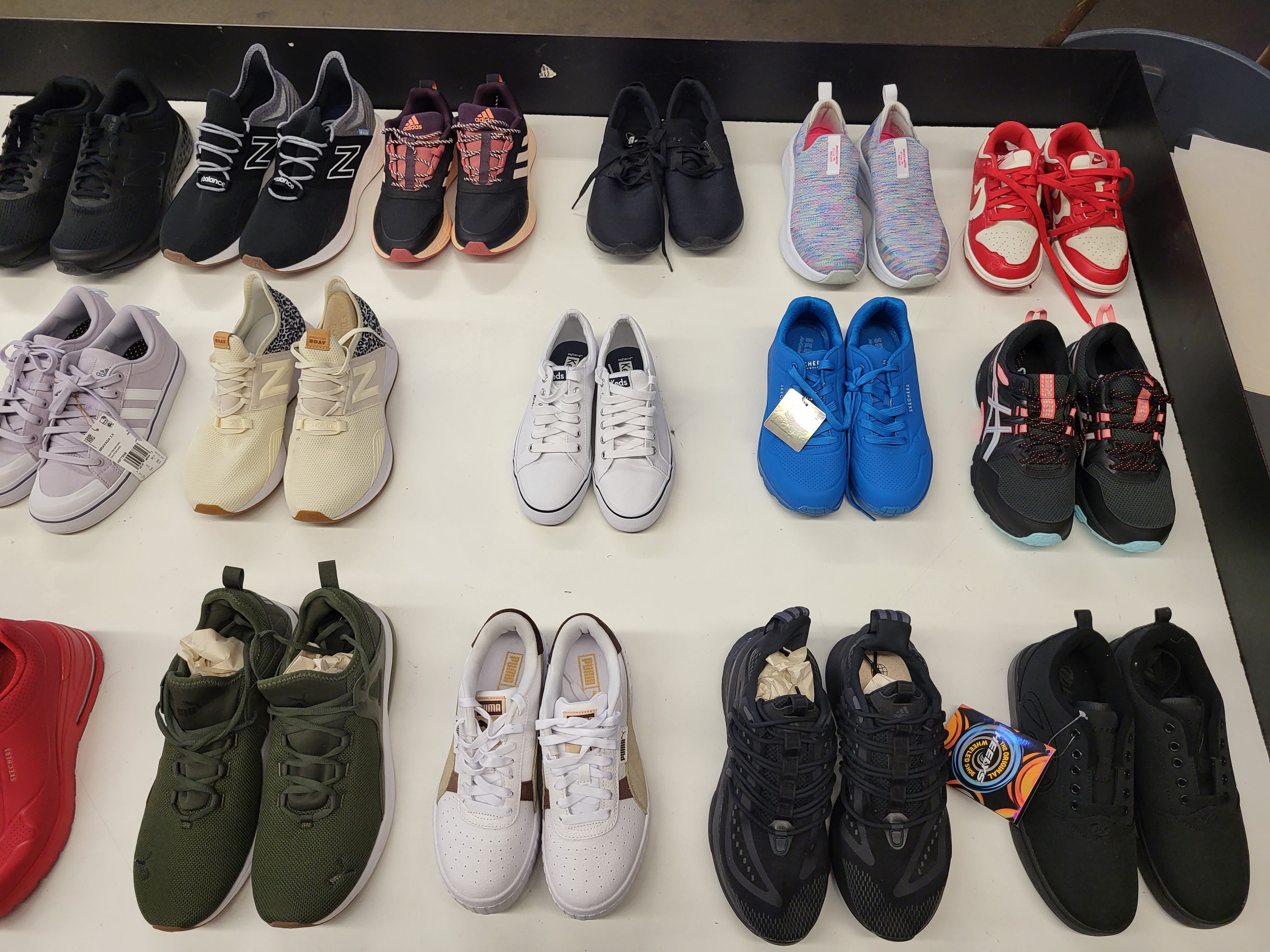 AMAZON & DSW FOOTWEAR MIX | Assorted Men's, Women's Footwear | Returns | 25 Pairs | Small Box #SMS-284