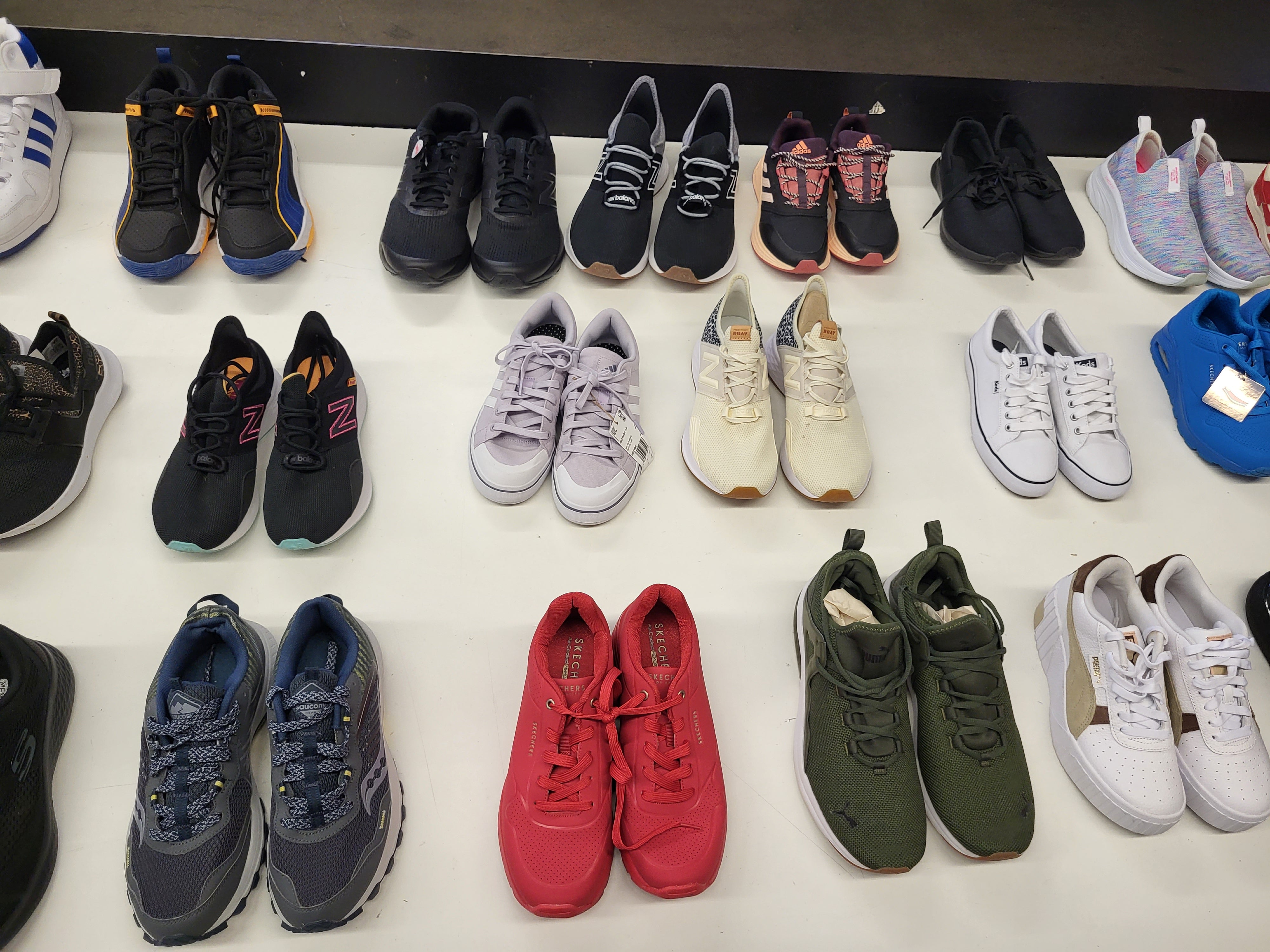 AMAZON & DSW FOOTWEAR MIX | Assorted Men's, Women's Footwear | Returns | 25 Pairs | Small Box #SMS-284