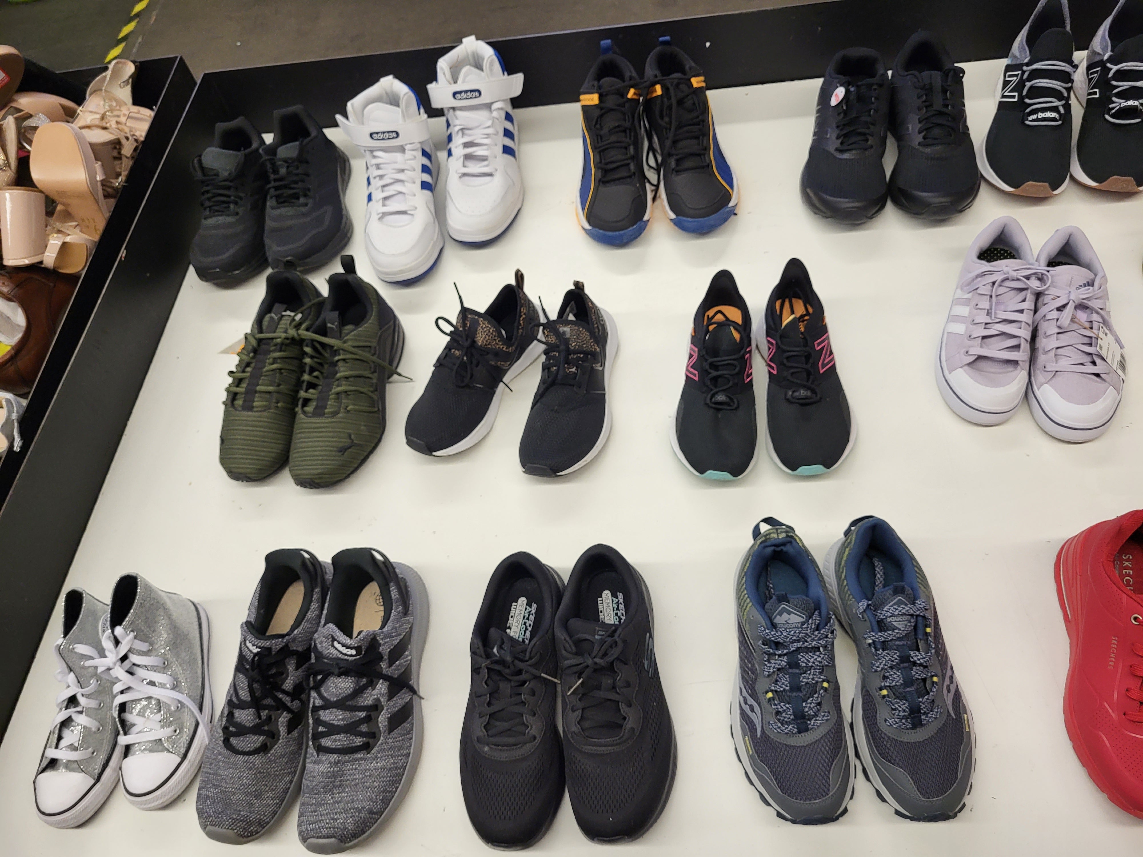 AMAZON & DSW FOOTWEAR MIX | Assorted Men's, Women's Footwear | Returns | 25 Pairs | Small Box #SMS-284
