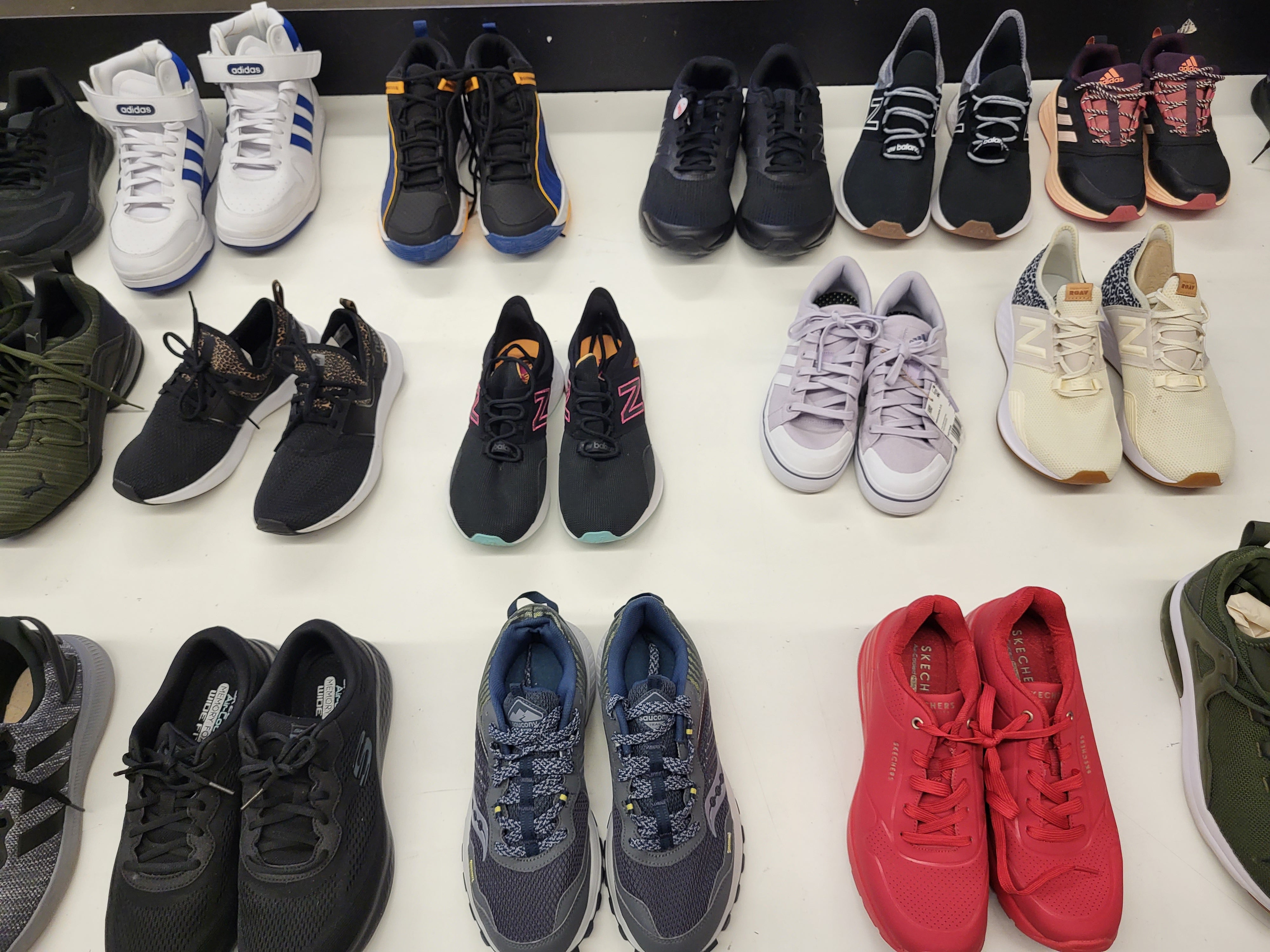 AMAZON & DSW FOOTWEAR MIX | Assorted Men's, Women's Footwear | Returns | 25 Pairs | Small Box #SMS-284