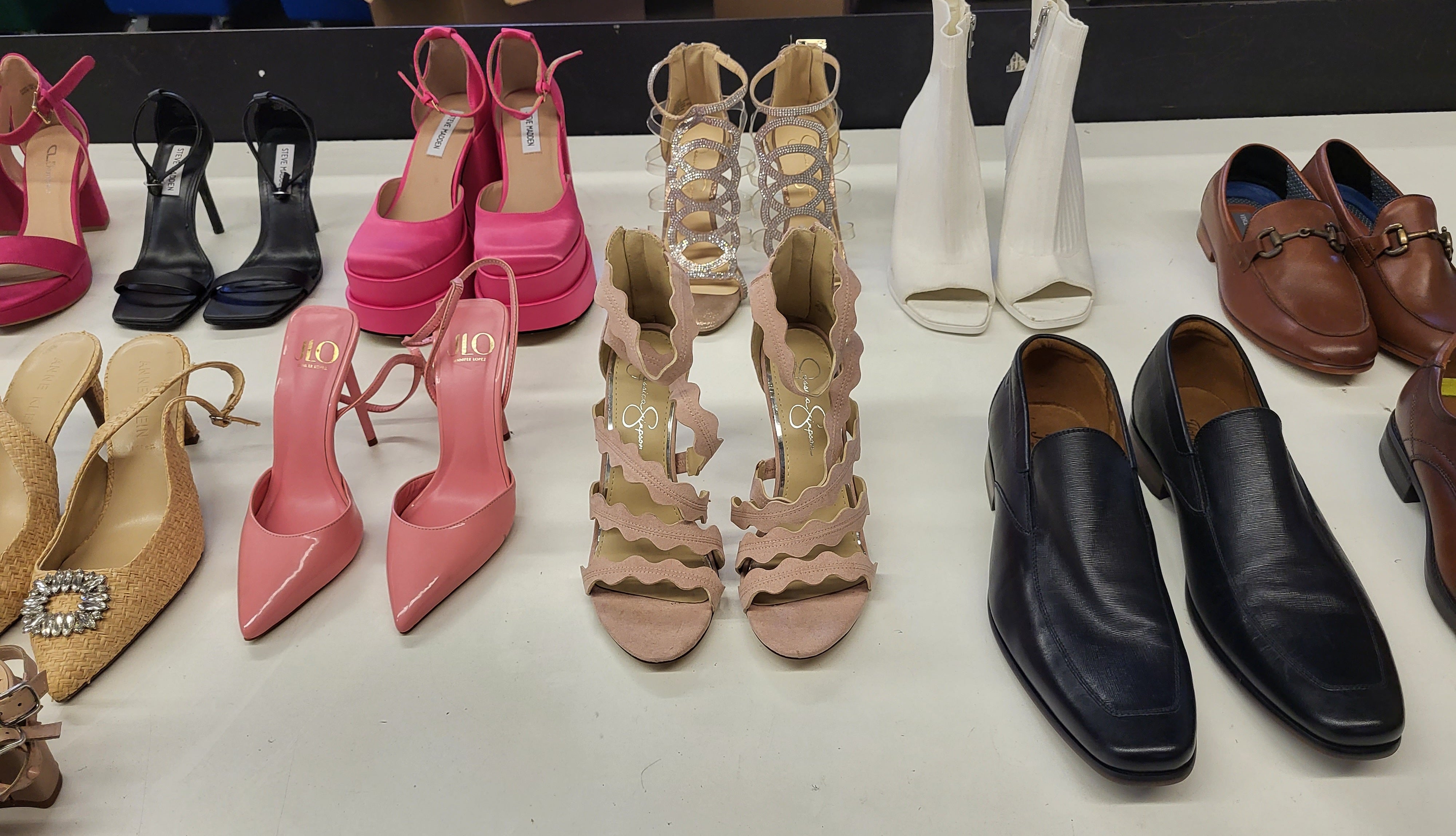 AMAZON & DSW FOOTWEAR MIX | Assorted Men's, Women's Footwear | Returns | 20 Pairs | Small Box #SMS-285