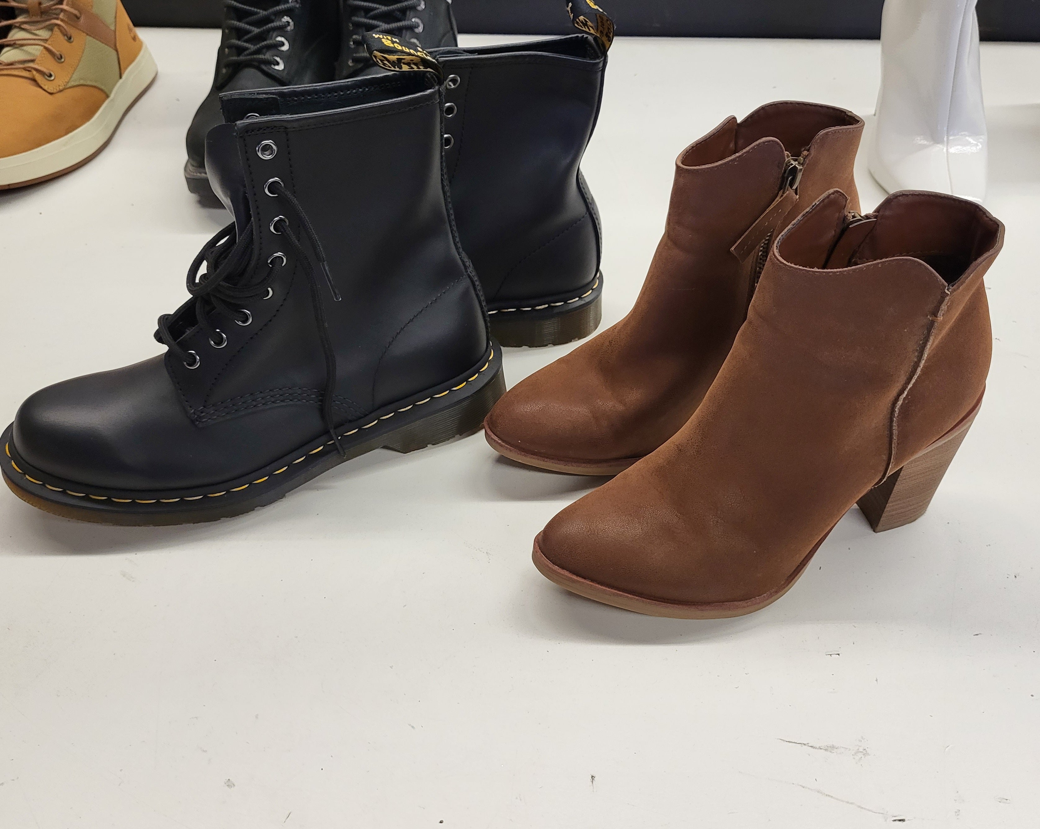 AMAZON & DSW FOOTWEAR MIX SHOES | Assorted Men's, Women's Footwear | Returns | 15 Pairs | Small Box #SMS-287