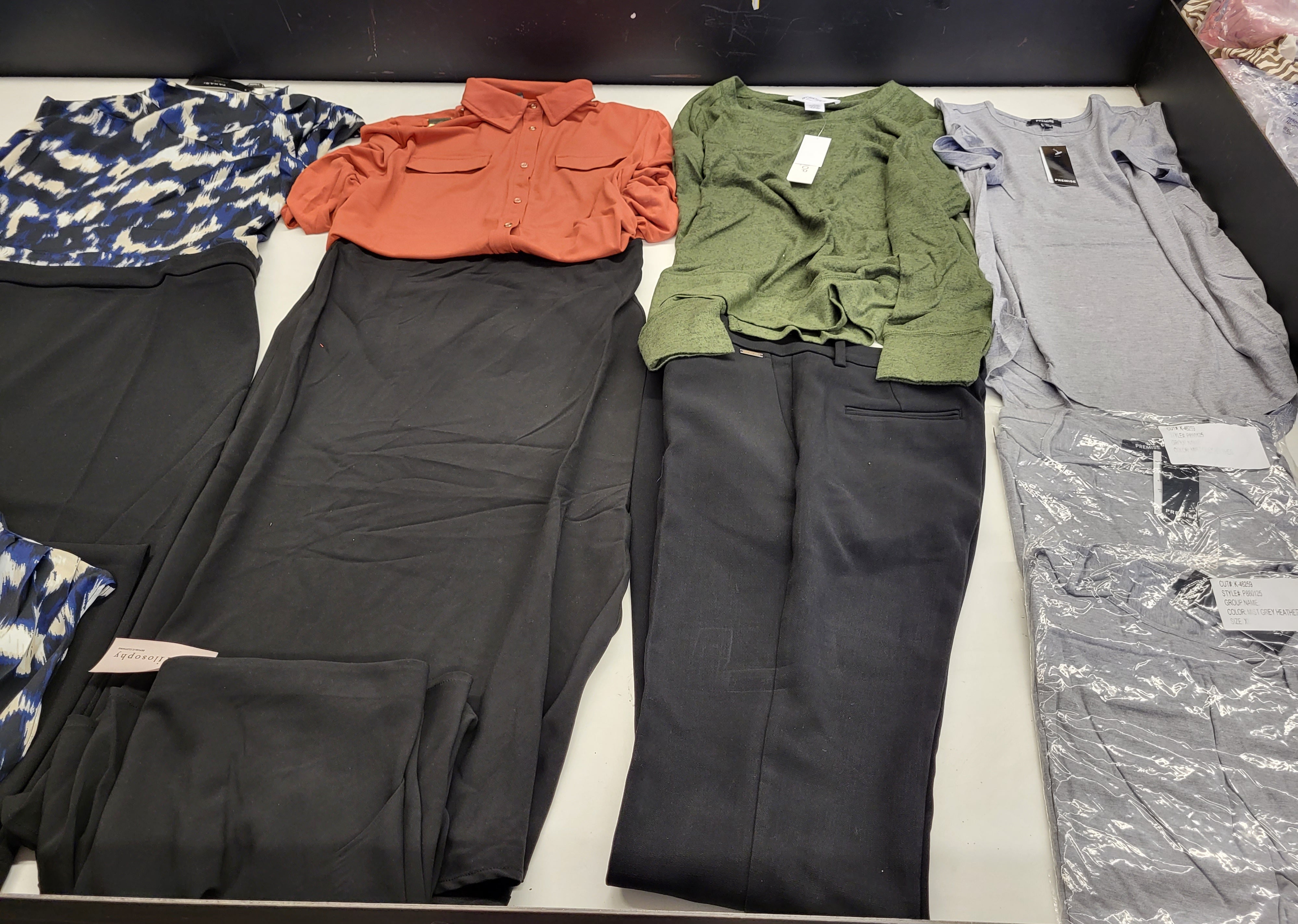 TAHARI AND MORE | Assorted Women's Apparel | NWT | 25 Pieces | Small Box #SMA-610