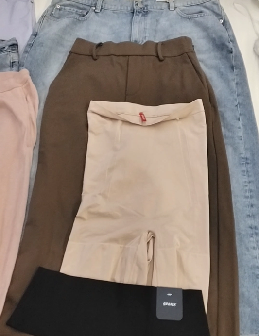 SKIMS & MORE | Women's Assorted Apparel | $75+ MSRP | BRANDED BOX | Shelf-Pulls/Returns | 25 Pieces | Small Box #AG-1