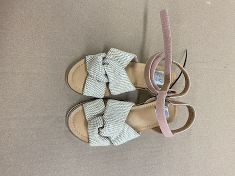 Luxury Fashion Retailer  | Kids Assorted Sandals/Shoes | Shelf Pulls & Returns | Small Box | 20 Pair Min.