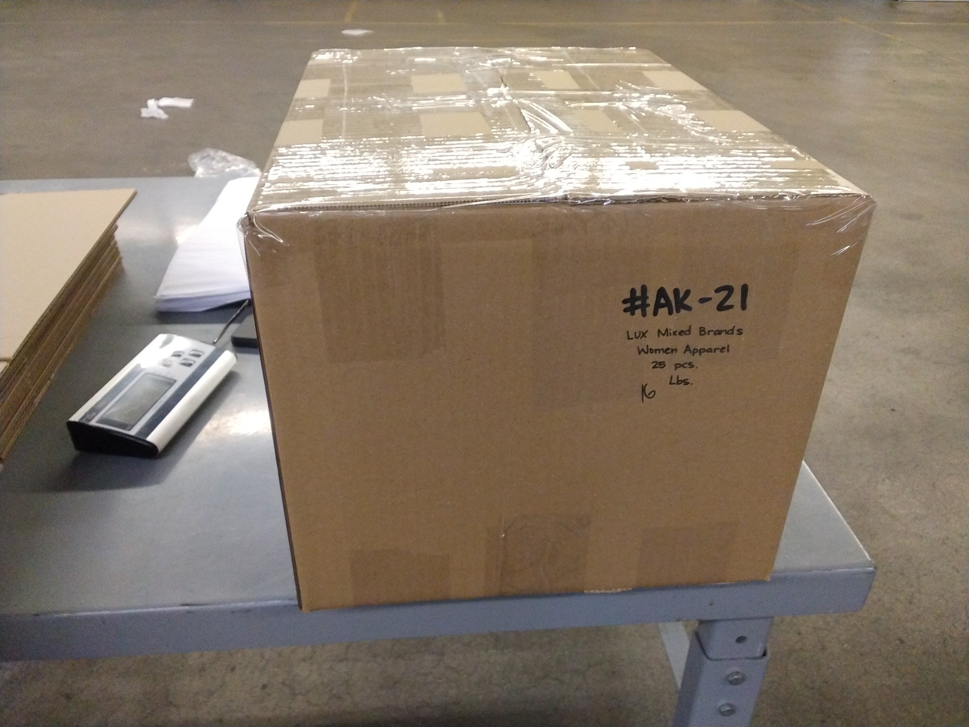 LUXURY MIXED BRANDS | Women's Assorted Apparel | BRANDED BOX | Shelf-Pulls/Returns | 25 Pieces | Small Box #AK-21