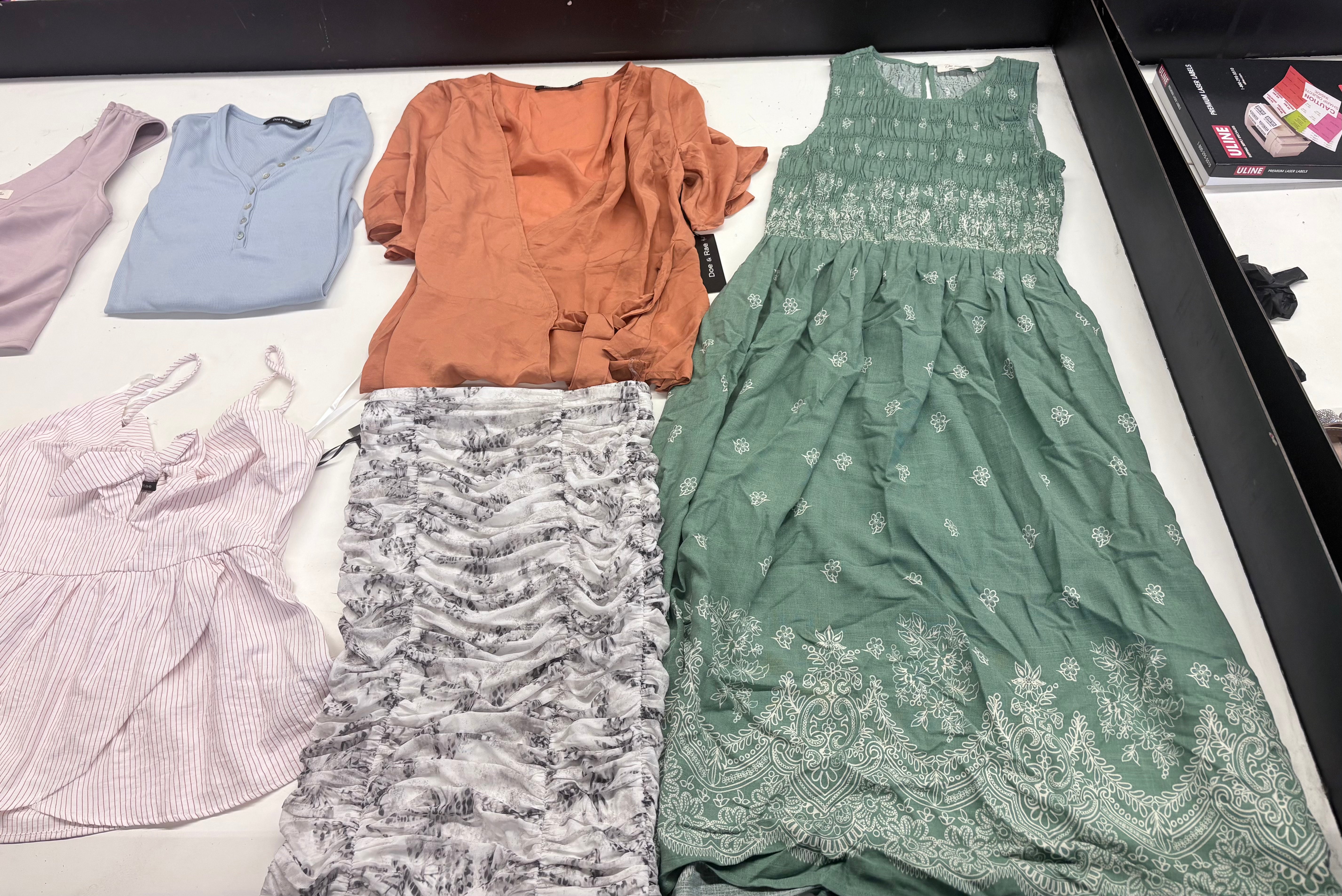 DOE & RAE CONTEMPORARY | Assorted Women's Apparel | NWT | 25 Pieces | Small Box #SMA-609
