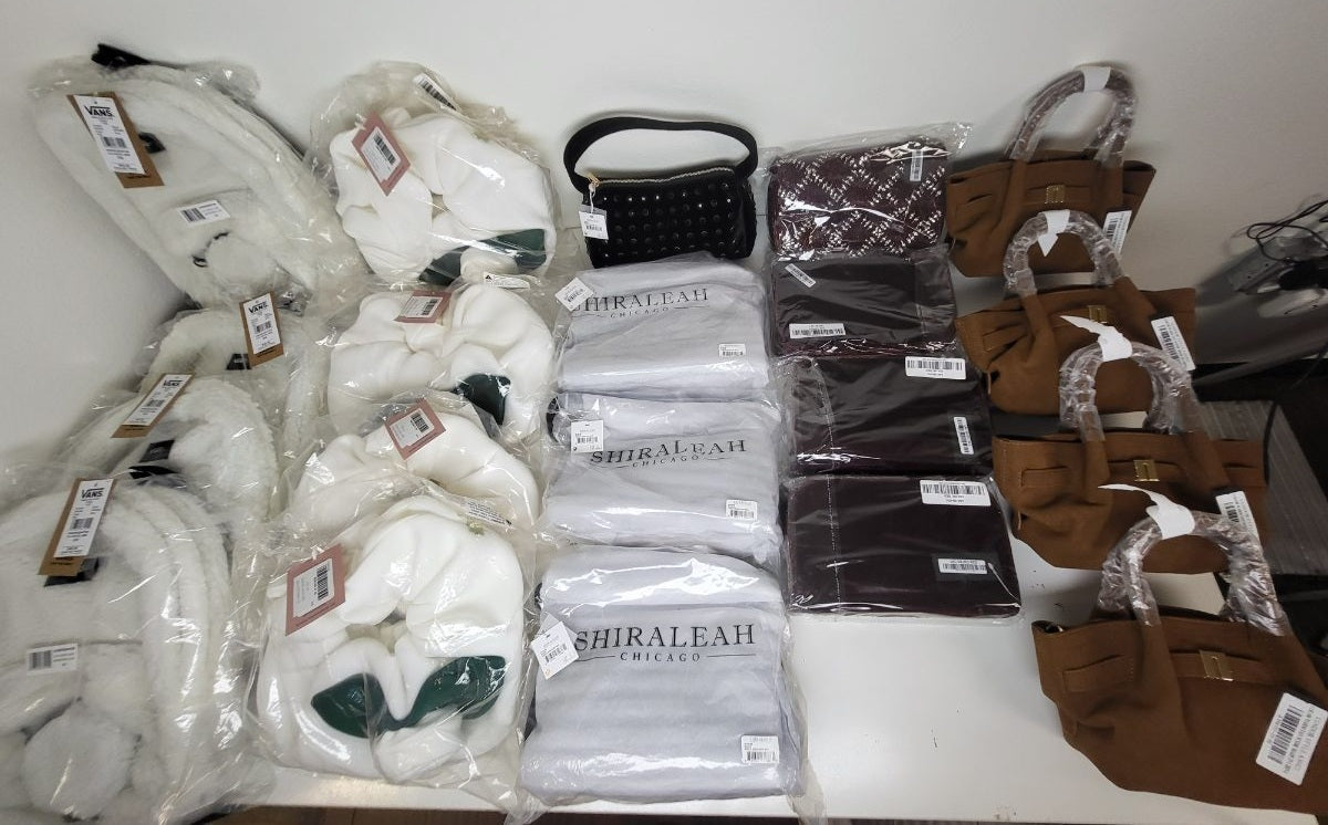 NWOT-L-000053 warehouse photo 5a12b6fdf41bb5fa37c2916e