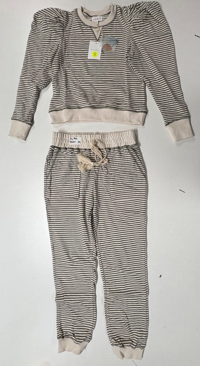 NWOT-L-000138 warehouse photo bdd7d8063adc811ff5420d82