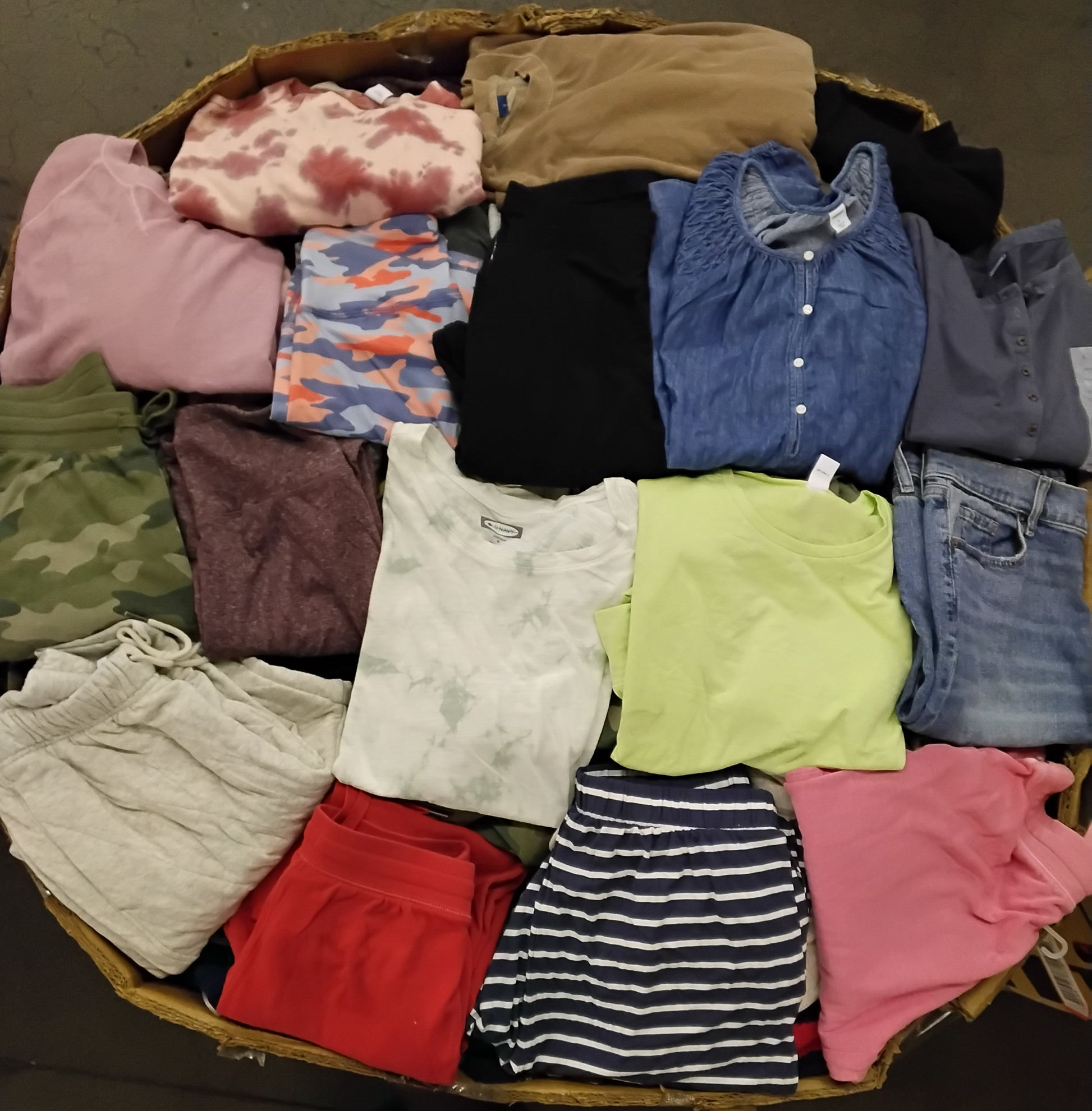 OLD NAVY | Assorted Women's Apparel | NWOT | 500 Pieces | Pallet #PA-640