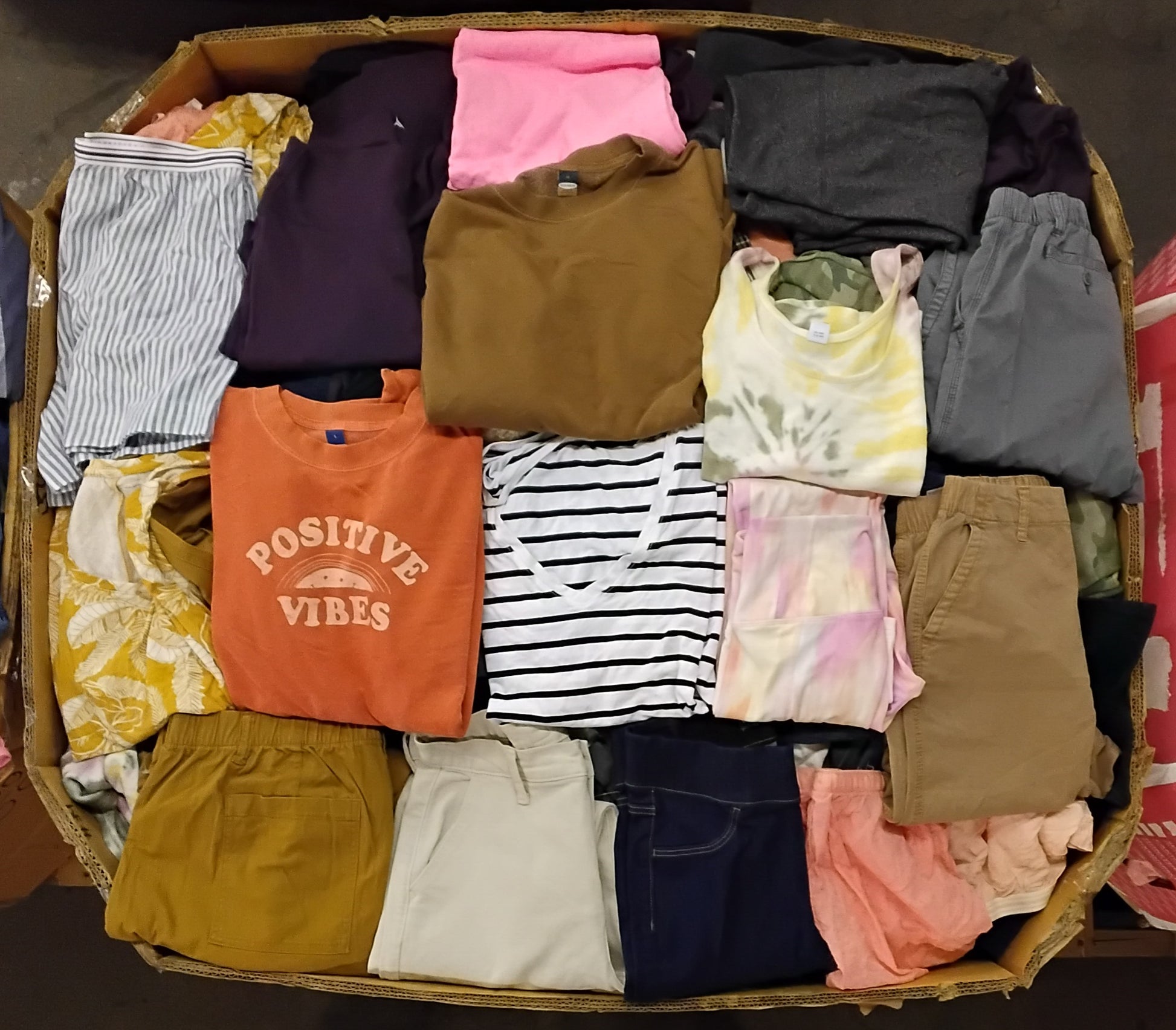 OLD NAVY | Assorted Women's Apparel | NWOT | 500 Pieces | Pallet #PA-641