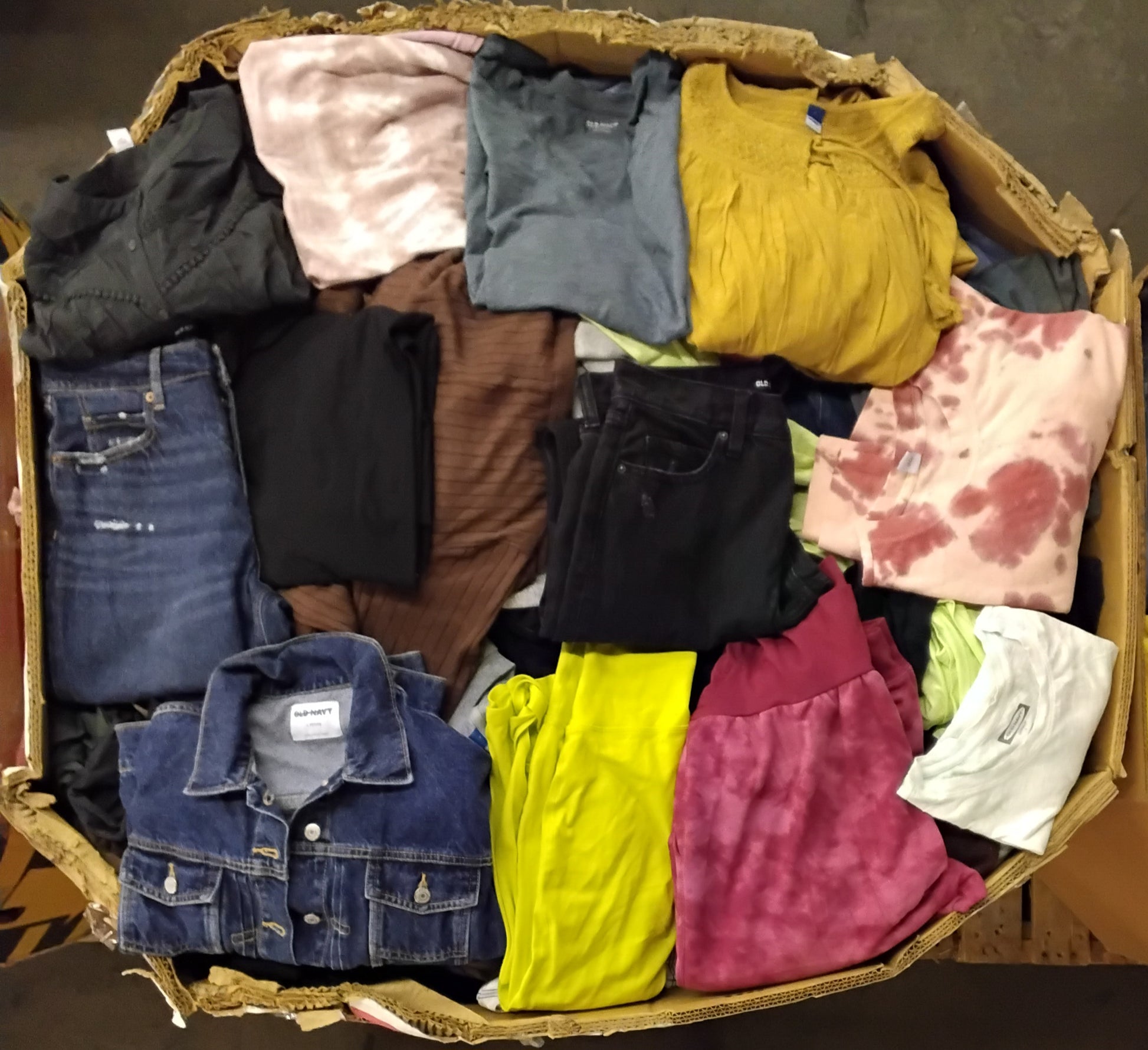OLD NAVY | Assorted Women's Apparel | NWOT | 500 Pieces | Pallet #PA-642