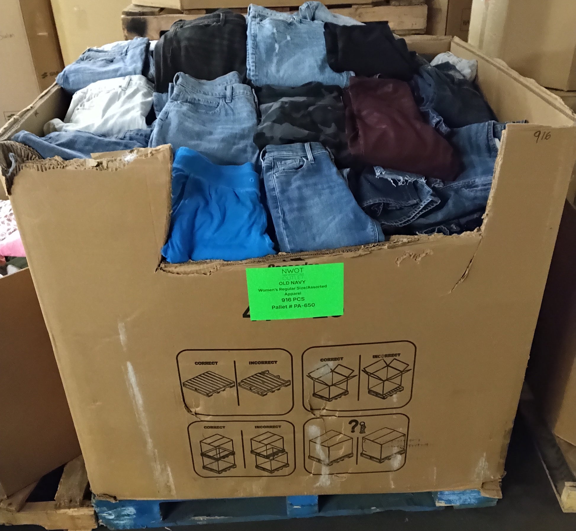 OLD NAVY | Assorted Women's Apparel | NWOT | 916 Pieces | Pallet #PA-650