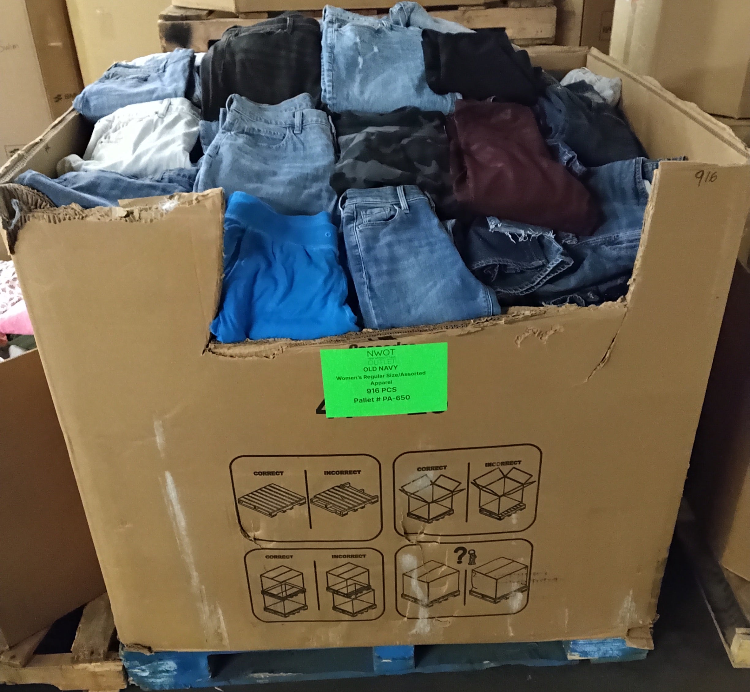 OLD NAVY | Assorted Women's Apparel | NWOT | 916 Pieces | Pallet #PA-650