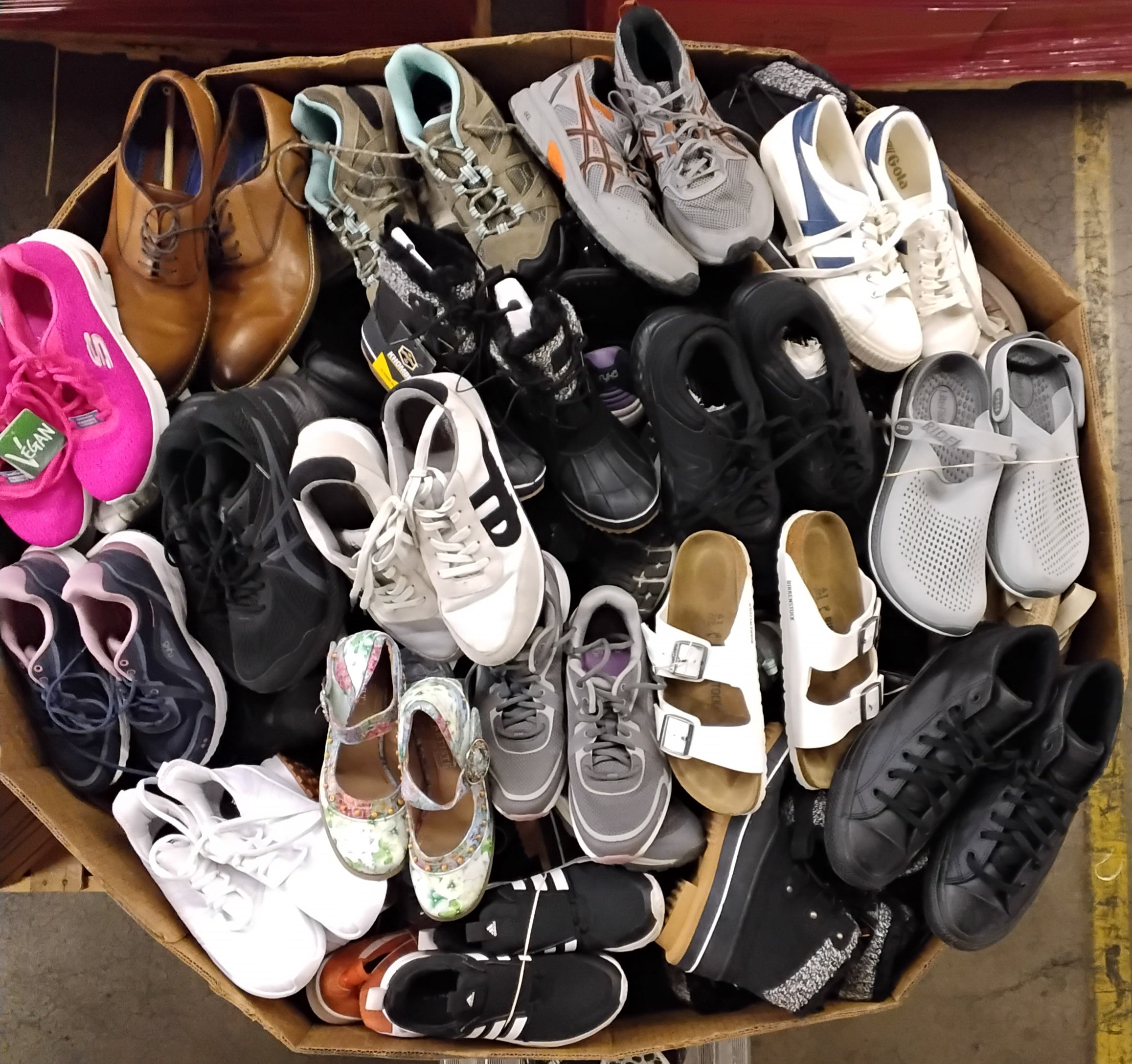 Amazon & Dsw footwear mix women's men's and kid's assortment | Assorted Men's, Women's & Kid's Footwear | Returns | 253 Pairs | Pallet #PS-248