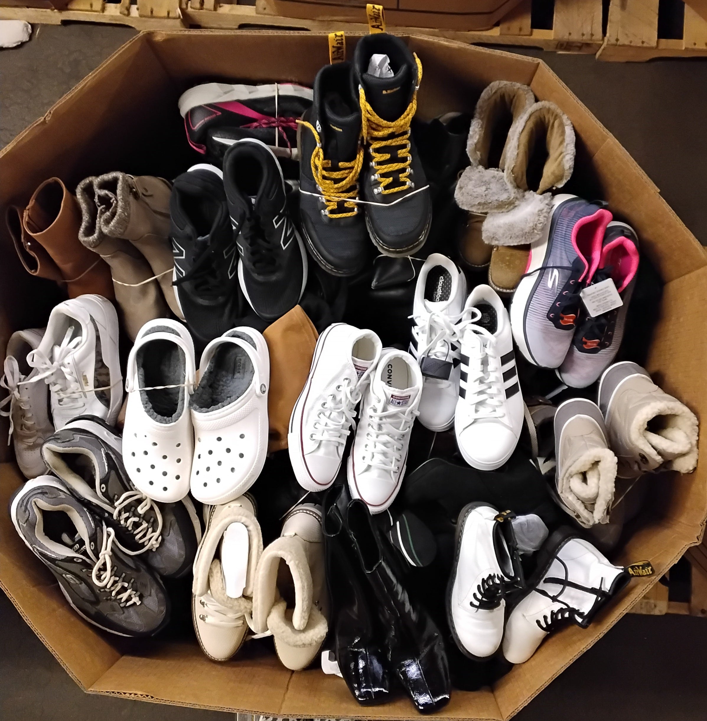Amazon & DSW footwear mix women's men's and kid's  assortment | Assorted Men's, Women's & Kid's Footwear | Returns | 200 Pairs | Pallet #PS-249