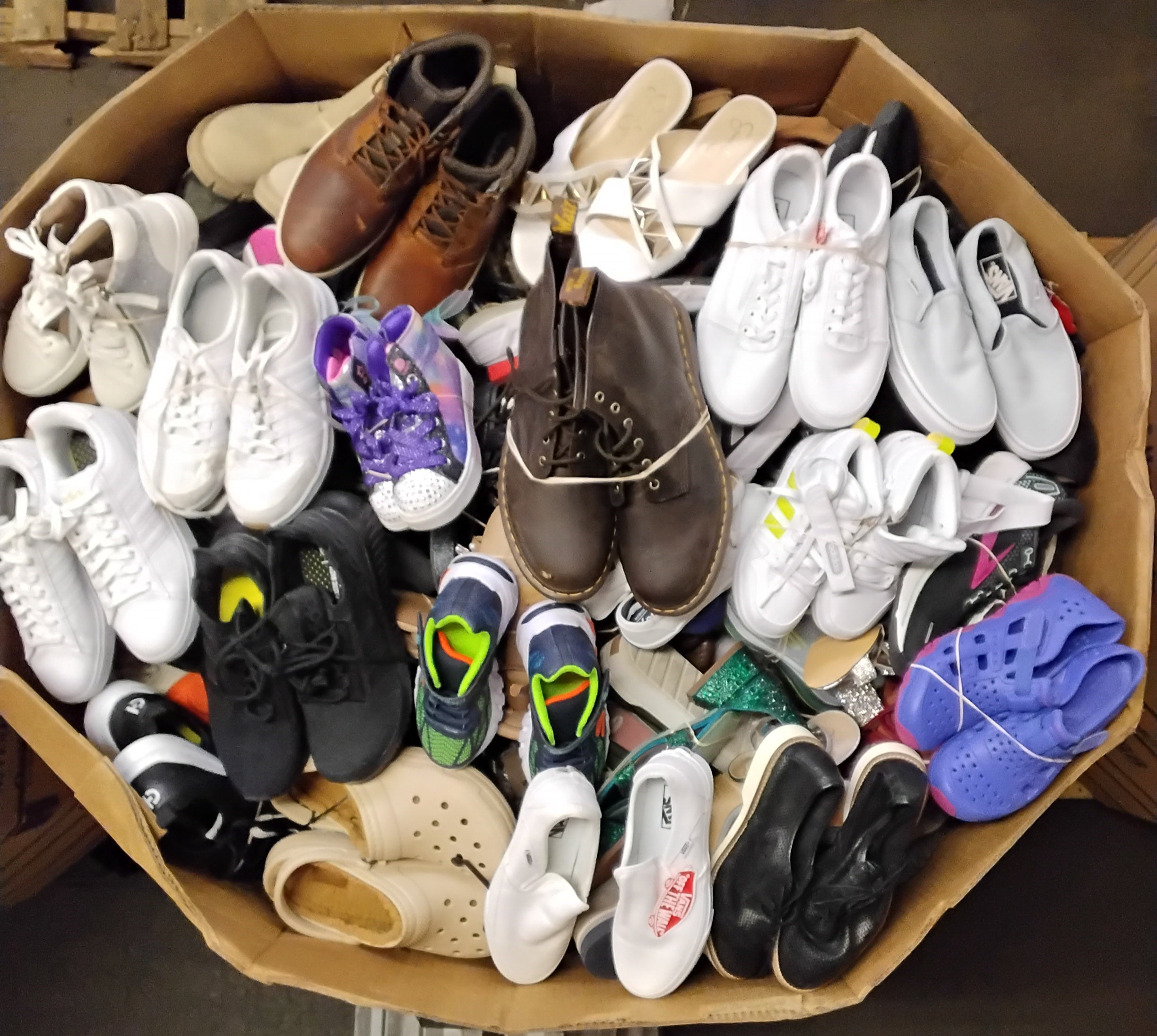Amazon & Dsw footwear mix women's men's and kids assortment | Assorted Men's, Women's, Kid's Footwear | Returns | 210 Pairs | Pallet #PS-250