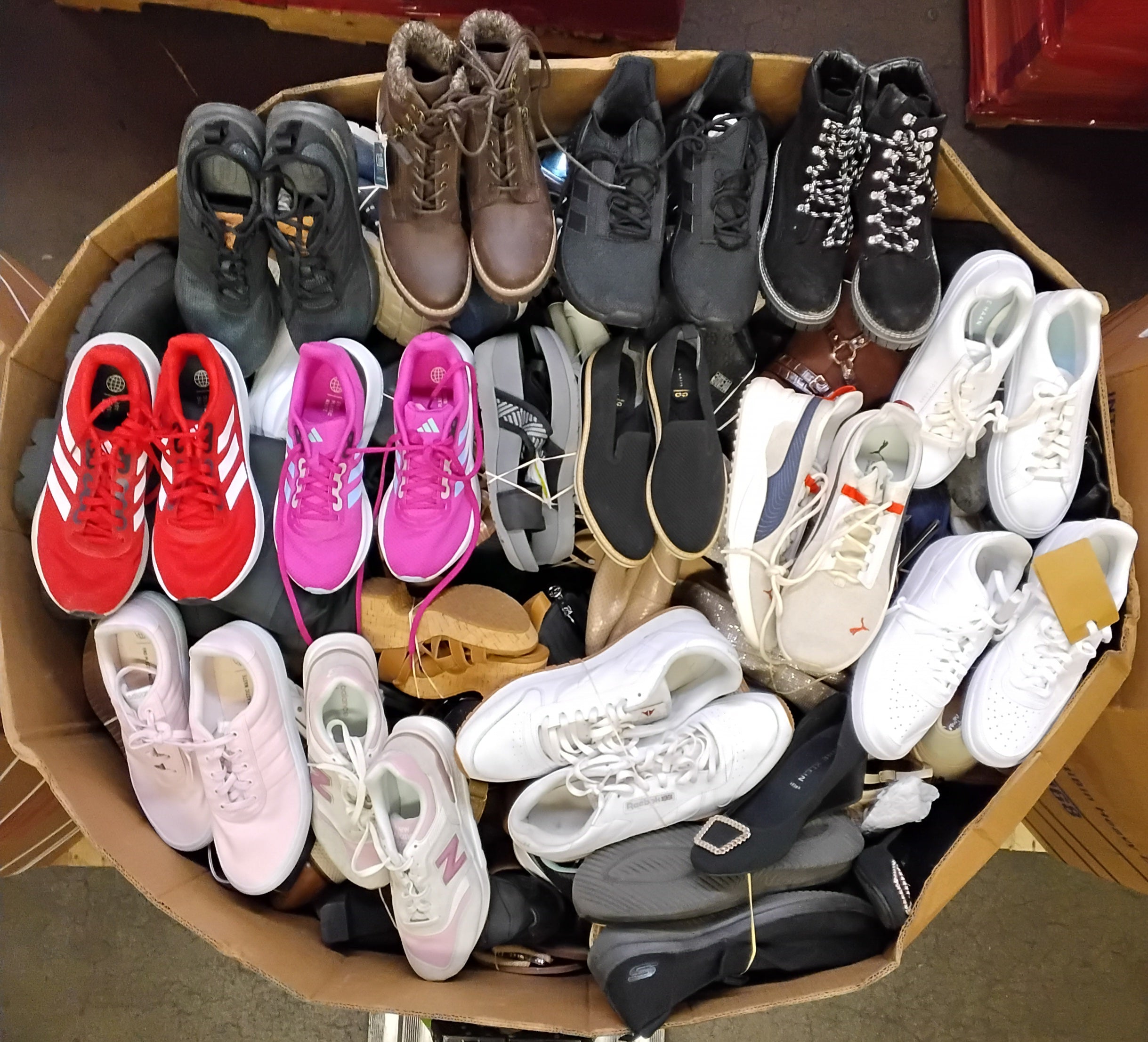 Amazon & DSW footwear mix | Assorted Men's, Women's Footwear | Returns | 247 Pairs | Pallet #PS-251