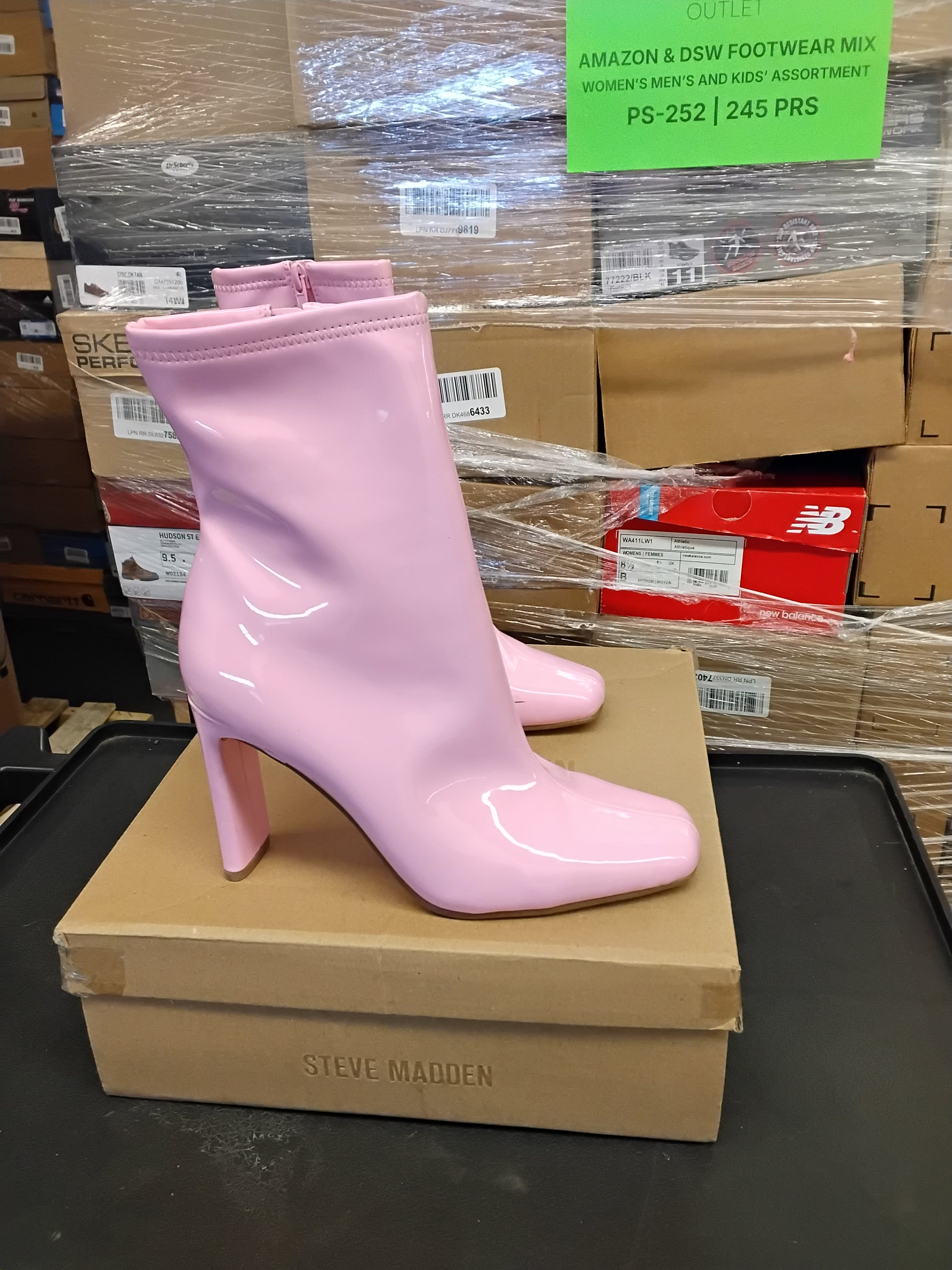 DSW Footwear | Assorted Men's, Women's Footwear | Returns | 245 Pairs | Pallet #PS-252