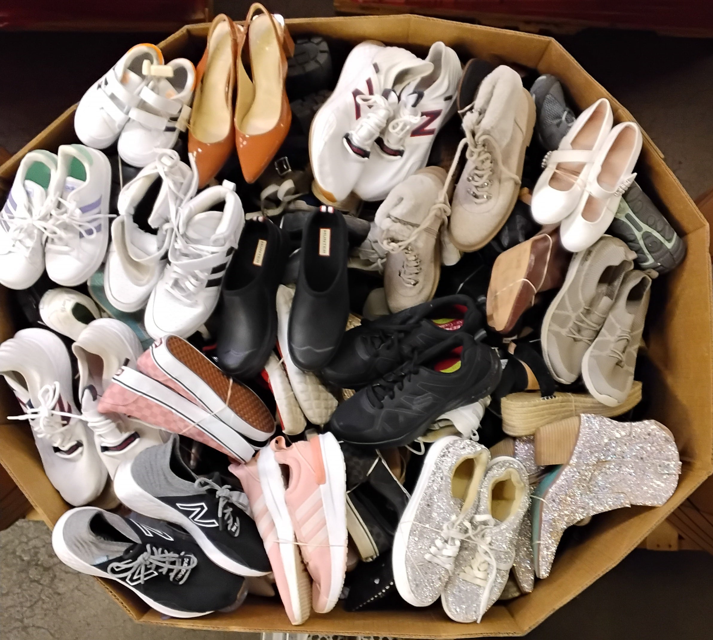 Amazon & DSW footwear  mix women's men's and kid's  assortment | Assorted Men's, Women's, Kid's Footwear | Returns | 255 Pairs | Pallet #PS-253