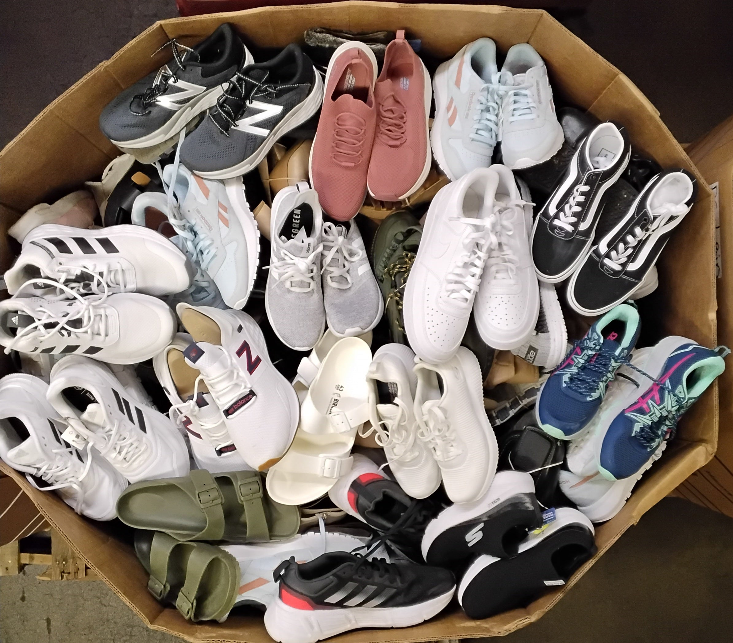 Amazon & DSW footwear mix women's men's and kid's assortment | Assorted Men's, Women's & Kid's Footwear | Returns | 244 Pairs | Pallet #PS-254