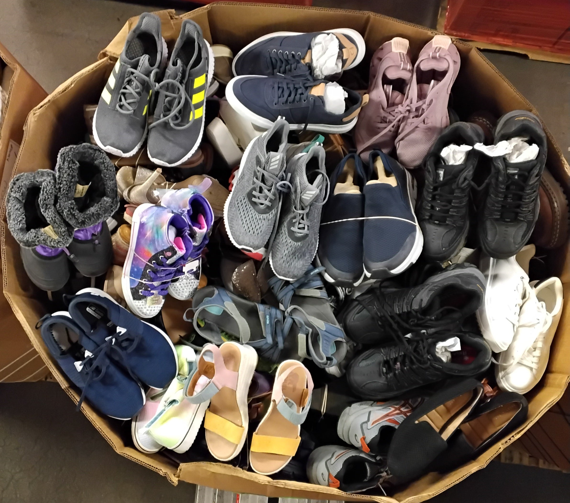 Amazon & DSW Footwear Mix | Assorted Men's, Women's & Kid's Footwear | Returns | 285 Pairs | Pallet #PS-271