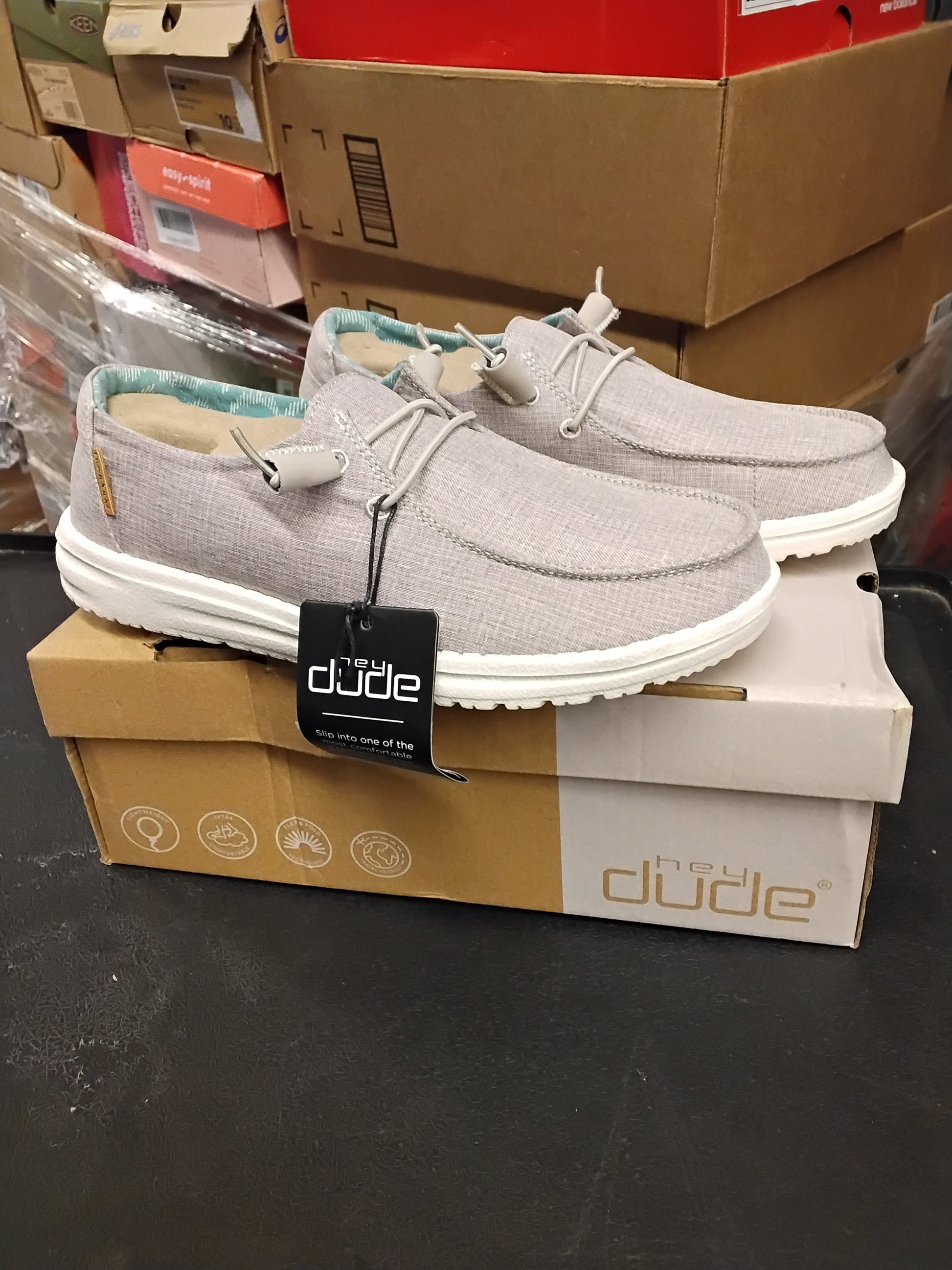 Amazon & DSW Footwear | Assorted Men's, Women's & Kid's Footwear | Returns | 195 Pairs | Pallet #PS-276