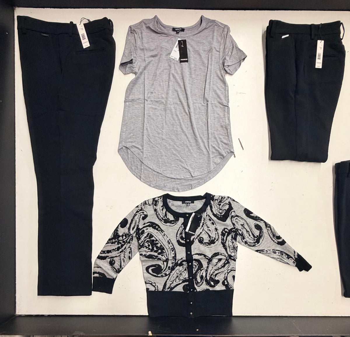 Tahari and More | Assorted Women's Apparel | NWT | 25 Pieces | Small Box #SMA-624