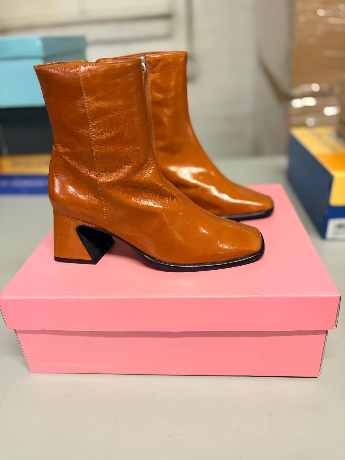 QVC SHOES TRUCKLOAD#16 | Assorted Women's Footwear | NWT | 2519 (26 pallets) Pairs | Pallet #PS-296