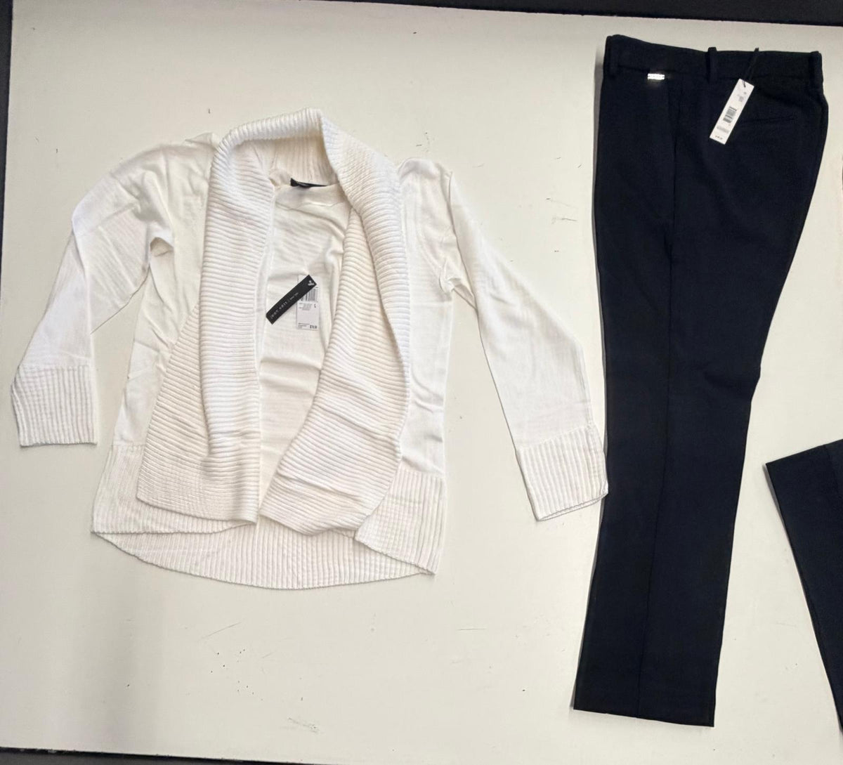 Tahari and More | Assorted Women's Apparel | NWT | 25 Pieces | Small Box #SMA-622