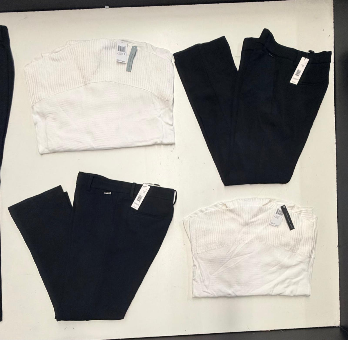 Tahari and More | Assorted Women's Apparel | NWT | 25 Pieces | Small Box #SMA-622