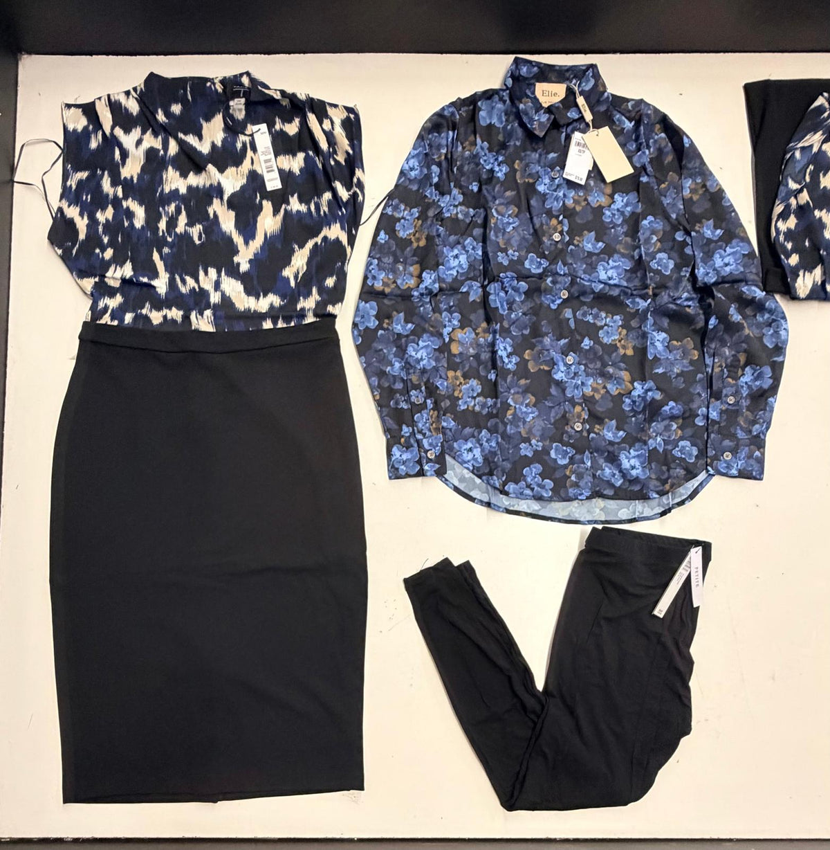 Tahari and More | Assorted Women's Apparel | NWT | 25 Pieces | Small Box #SMA-623