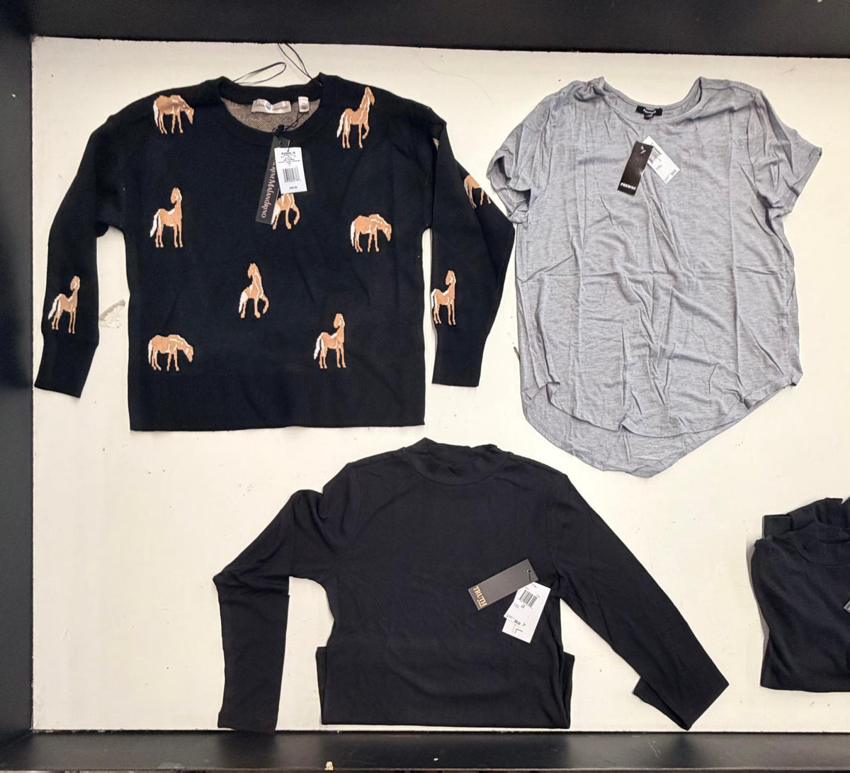 Tahari and More | Assorted Women's Apparel | NWT | 25 Pieces | Small Box #SMA-622