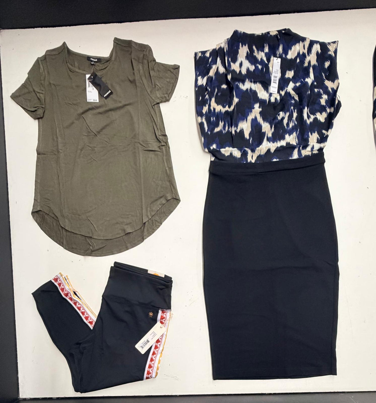 Tahari and More | Assorted Women's Apparel | NWT | 25 Pieces | Small Box #SMA-624