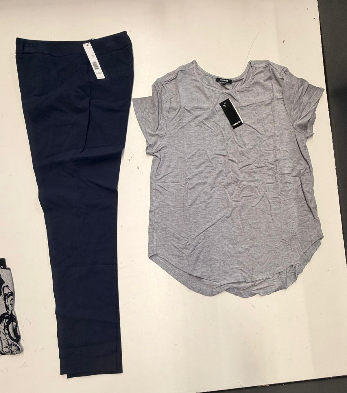 Tahari and More | Assorted Women's Apparel | NWT | 25 Pieces | Small Box #SMA-623