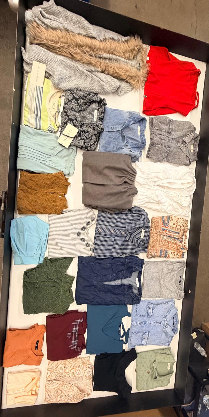 DOE AND RAE | Assorted Women's Apparel | NWT | 25 Pieces | Small Box #SMA-612