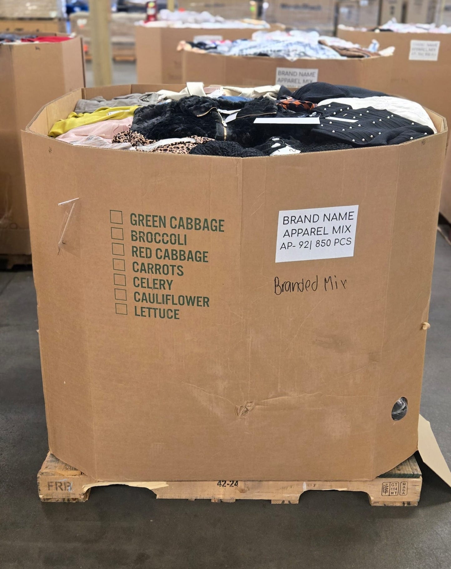 Brand Name | Mixed Apparel Pallets | Shelf Pulls & Returns 850 Pieces | Pallet #AP-92
