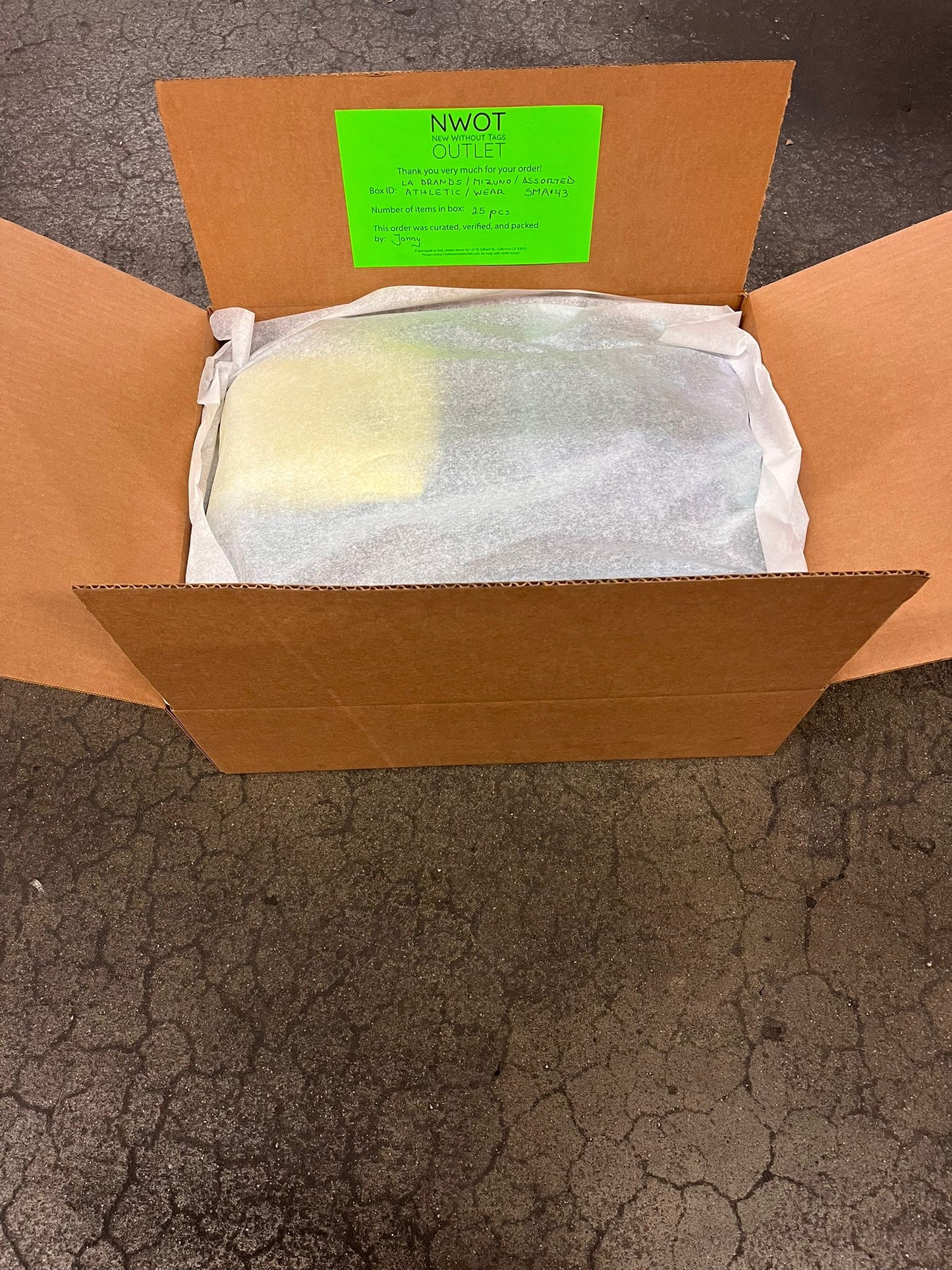 LA Brands | Mizuno | Assorted Athletic Apparel | 25 Pieces | Small Box #SMA-43