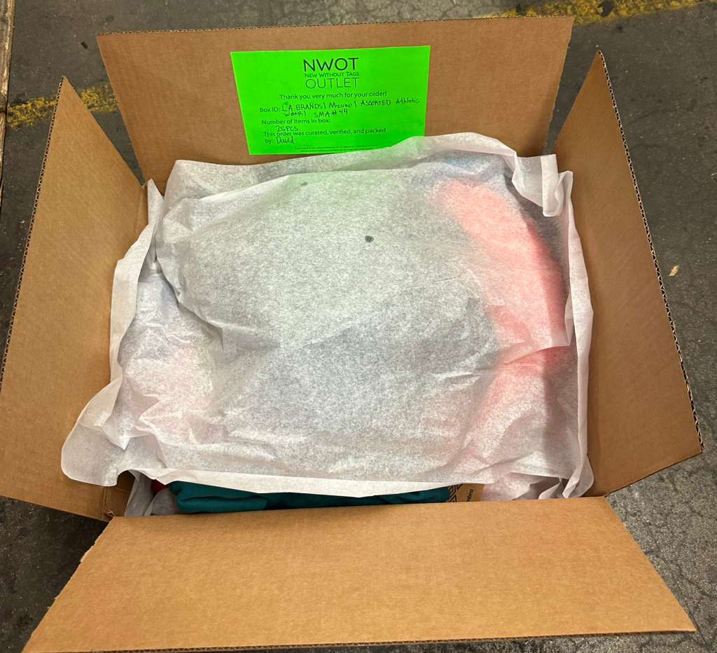 LA Brands | Mizuno | Assorted Athletic Apparel | 25 Pieces | Small Box #SMA-44