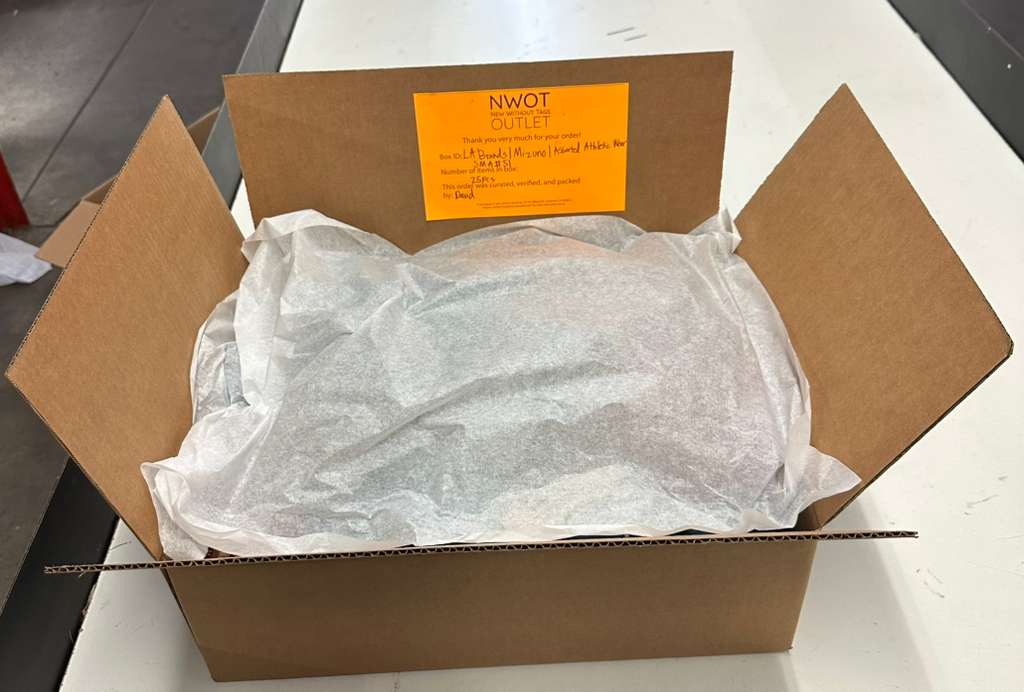 LA Brands | Mizuno | Assorted Athletic Apparel | 25 Pieces | Small Box #SMA-51