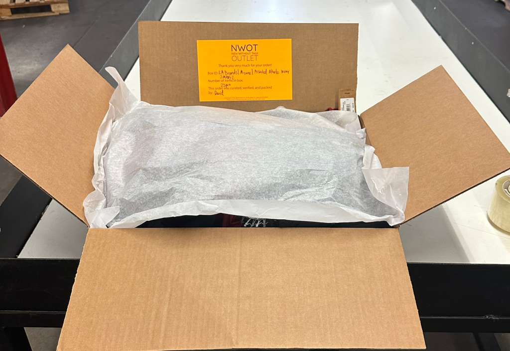 LA Brands | Mizuno | Assorted Athletic Apparel | 25 Pieces | Small Box #SMA-52