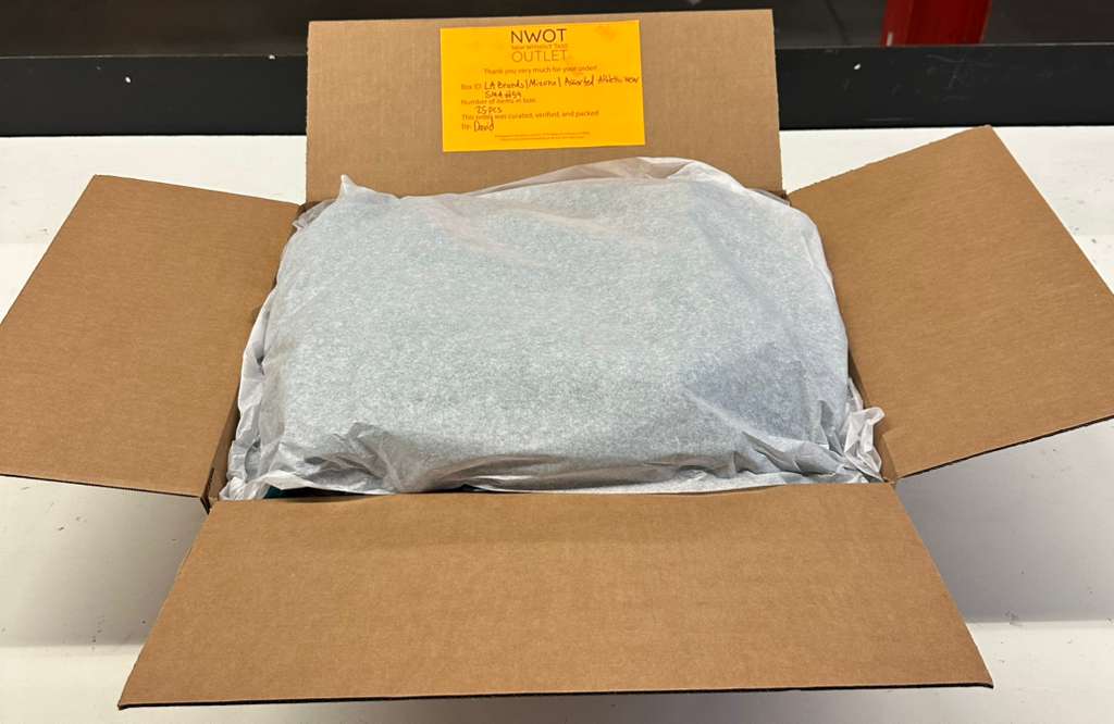 LA Brands | Mizuno | Assorted Athletic Apparel | 25 Pieces | Small Box #SMA-59