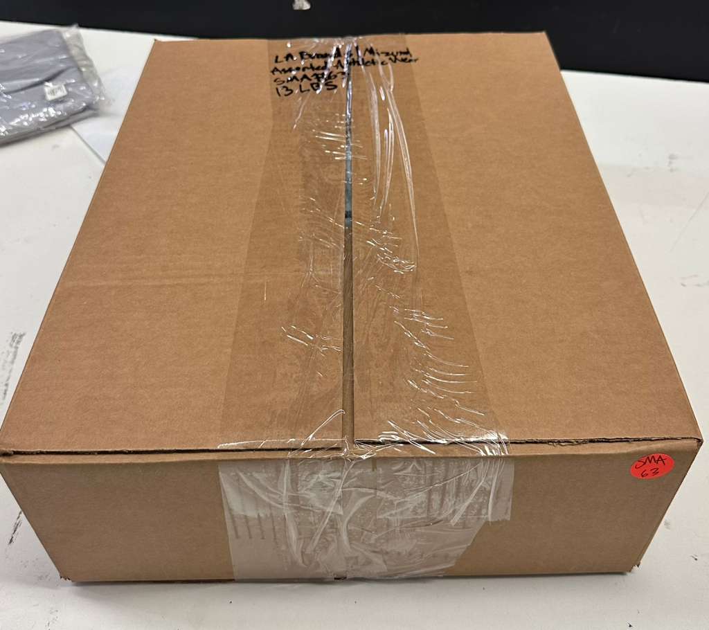 LA Brands | Mizuno | Assorted Athletic Apparel | 25 Pieces | Small Box #SMA-63